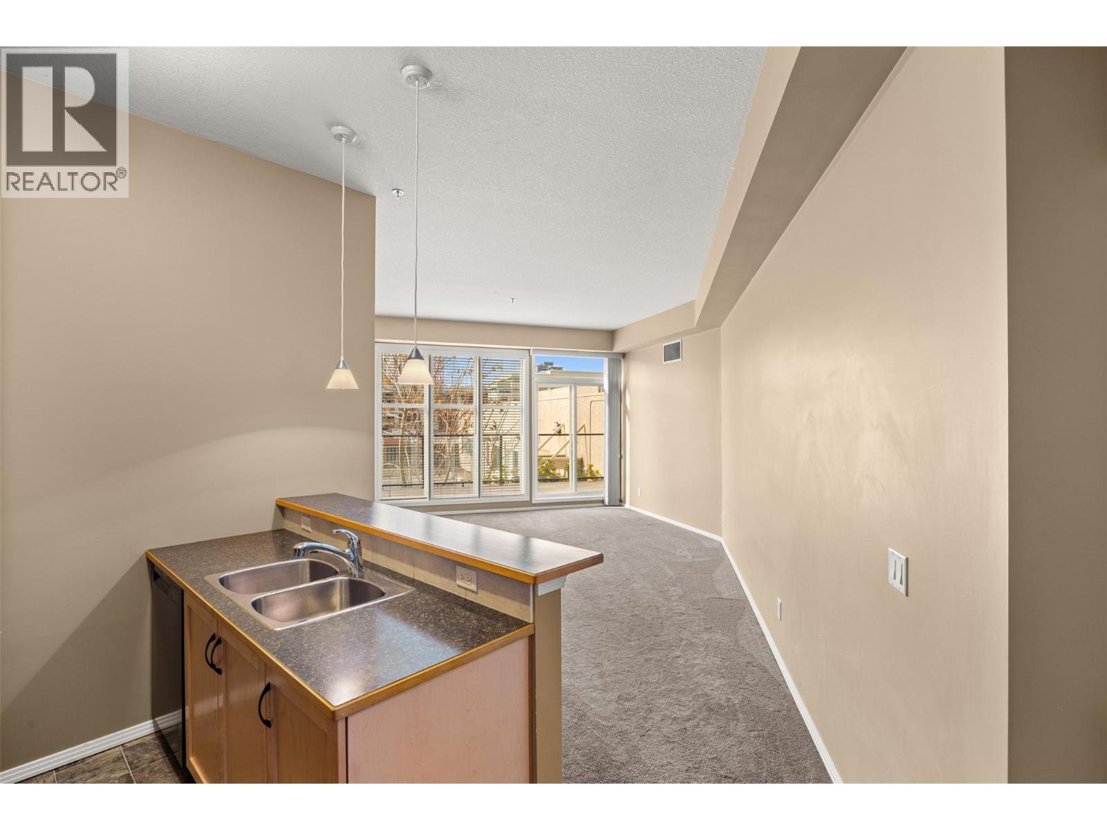 1327 St.paul Street Unit# 111, Kelowna, British Columbia  V1Y 2E2 - Photo 1 - 10381868