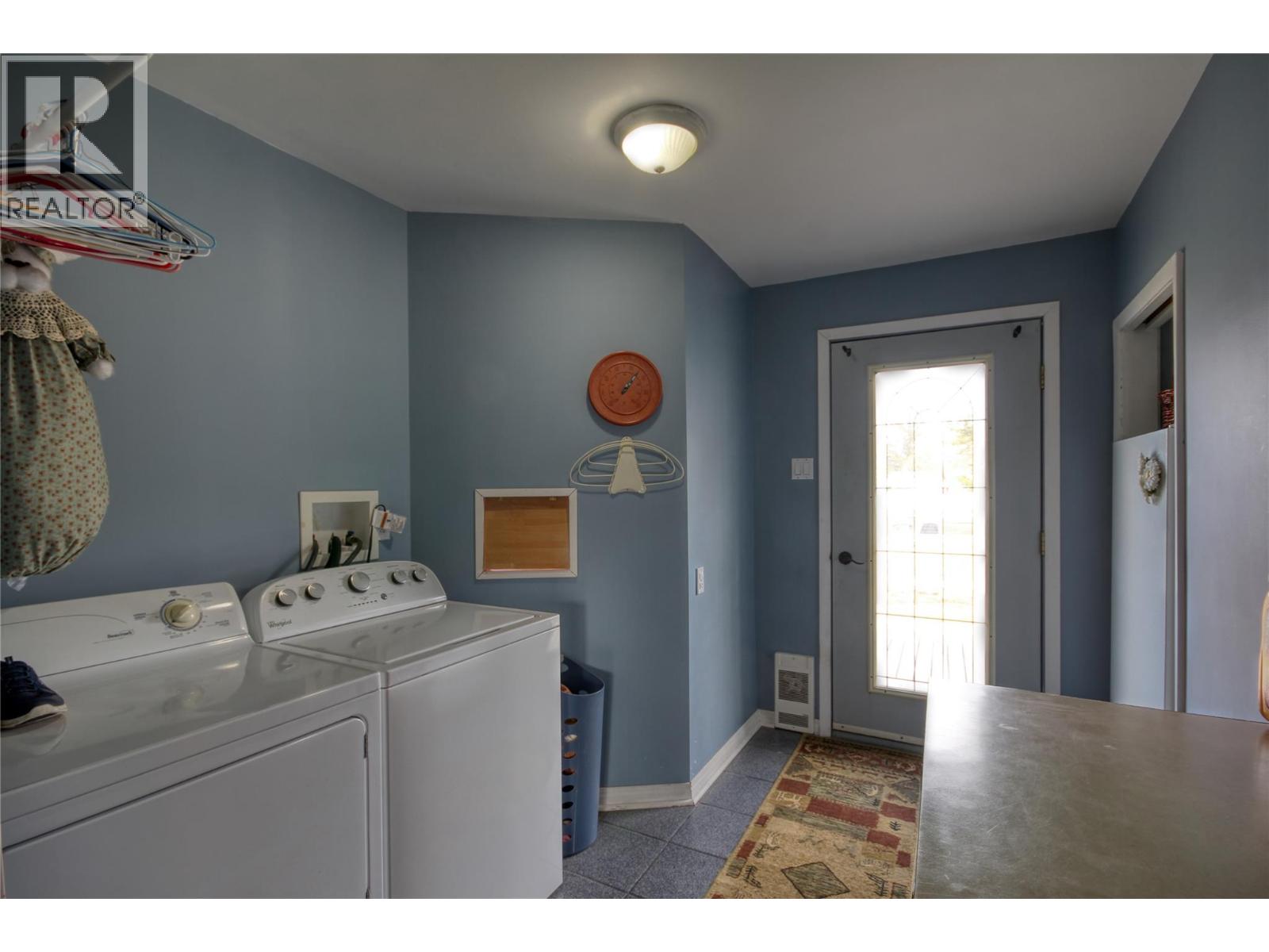 4771 Burns Avenue, Canal Flats, British Columbia  V0B 1B0 - Photo 7 - 10381653