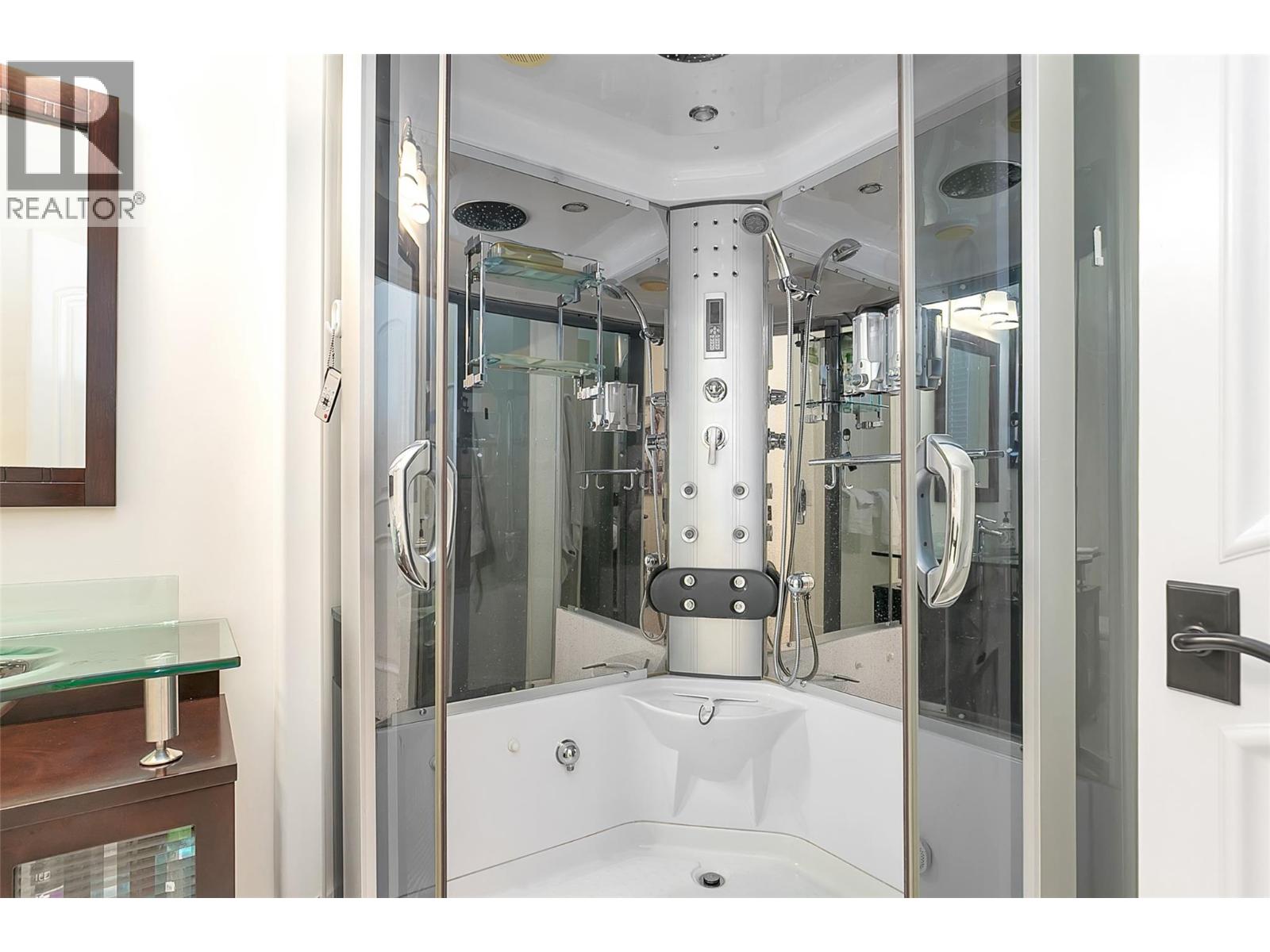 1981 Capistrano Drive, Kelowna, British Columbia  V1V 2N1 - Photo 28 - 10382686