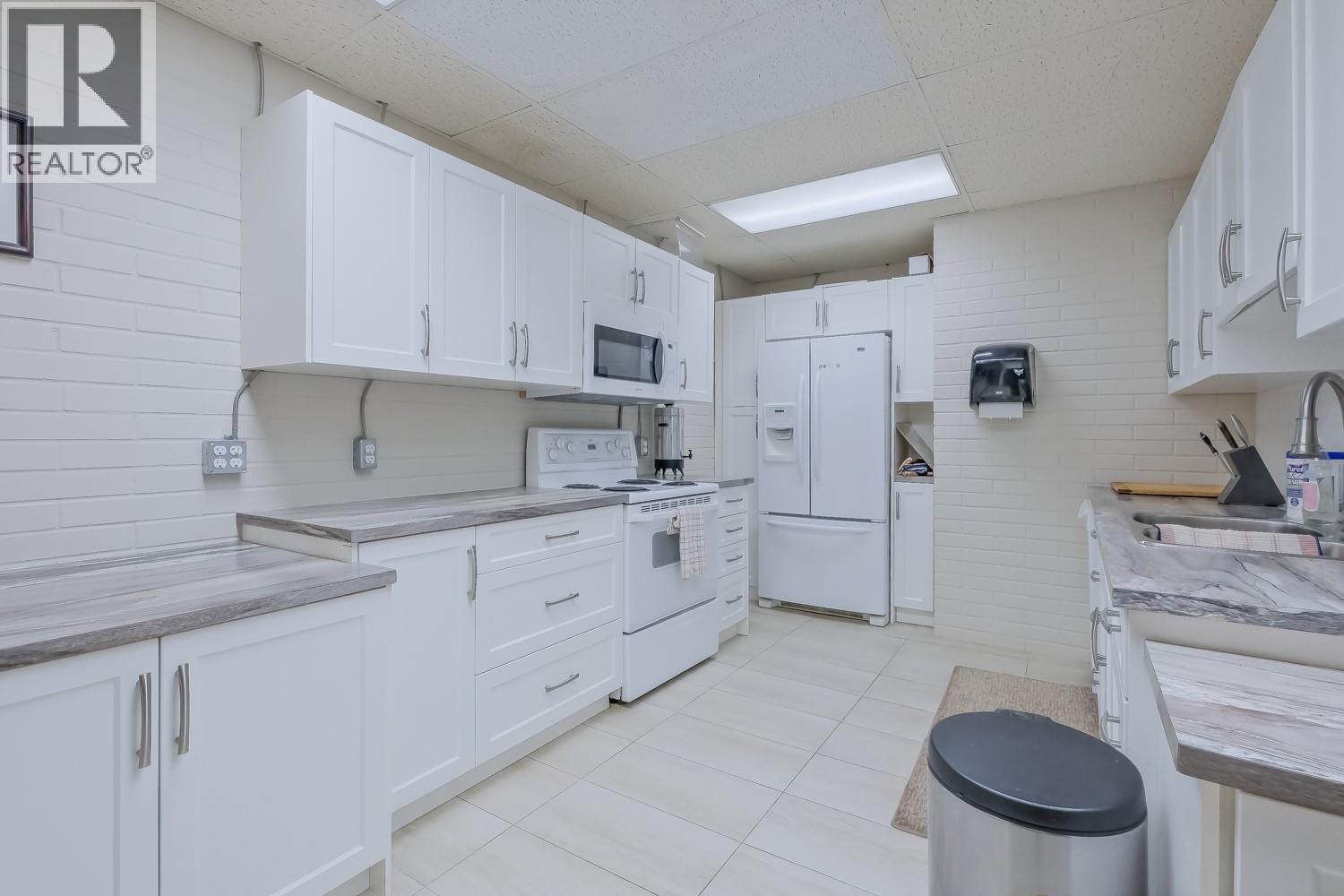 1915 Pacific Court Unit# 401, Kelowna, British Columbia  V1Y 8B3 - Photo 5 - 10382296