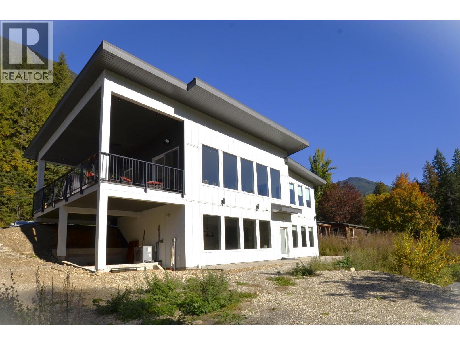 5916 Ferguson Frontage Road, Malakwa, British Columbia  V0E 2J0 - Photo 1 - 10382280