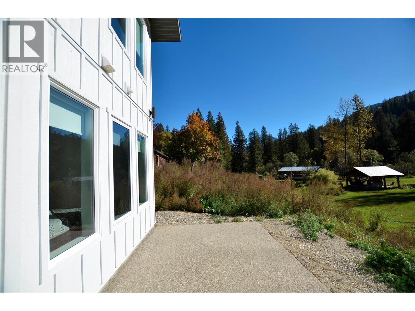 5916 Ferguson Frontage Road, Malakwa, British Columbia  V0E 2J0 - Photo 3 - 10382280