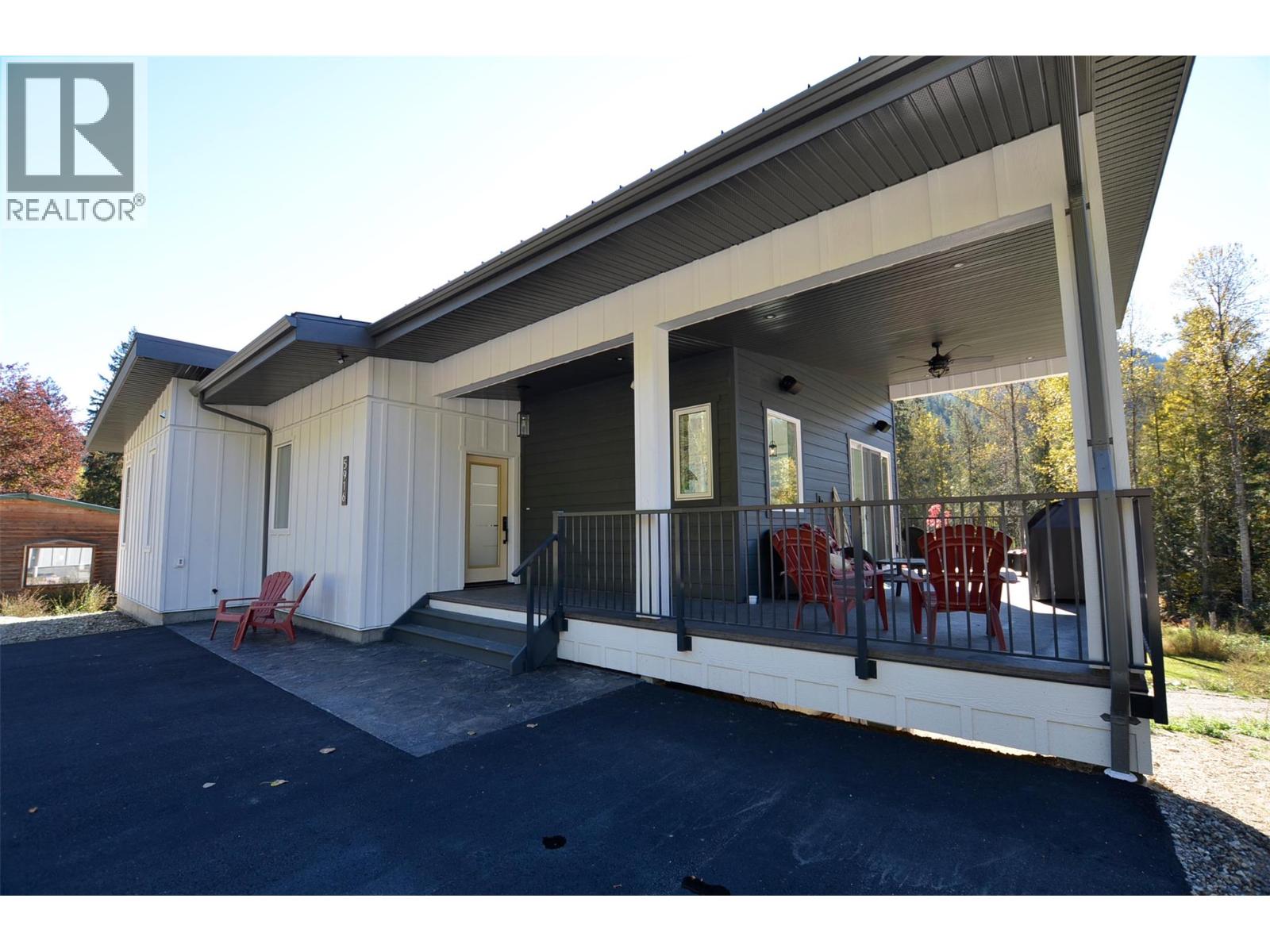 5916 Ferguson Frontage Road, Malakwa, British Columbia  V0E 2J0 - Photo 6 - 10382280