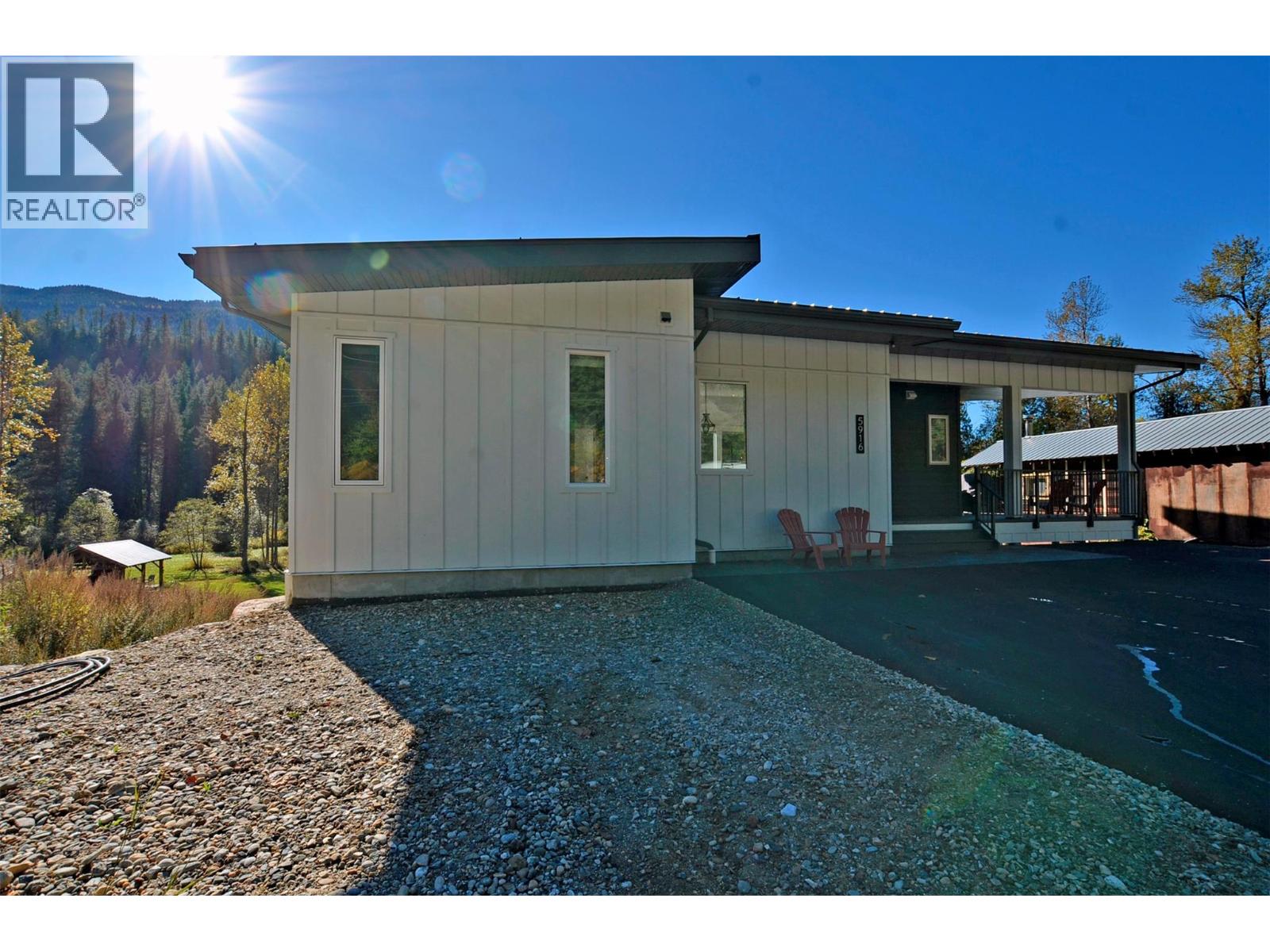 5916 Ferguson Frontage Road, Malakwa, British Columbia  V0E 2J0 - Photo 7 - 10382280