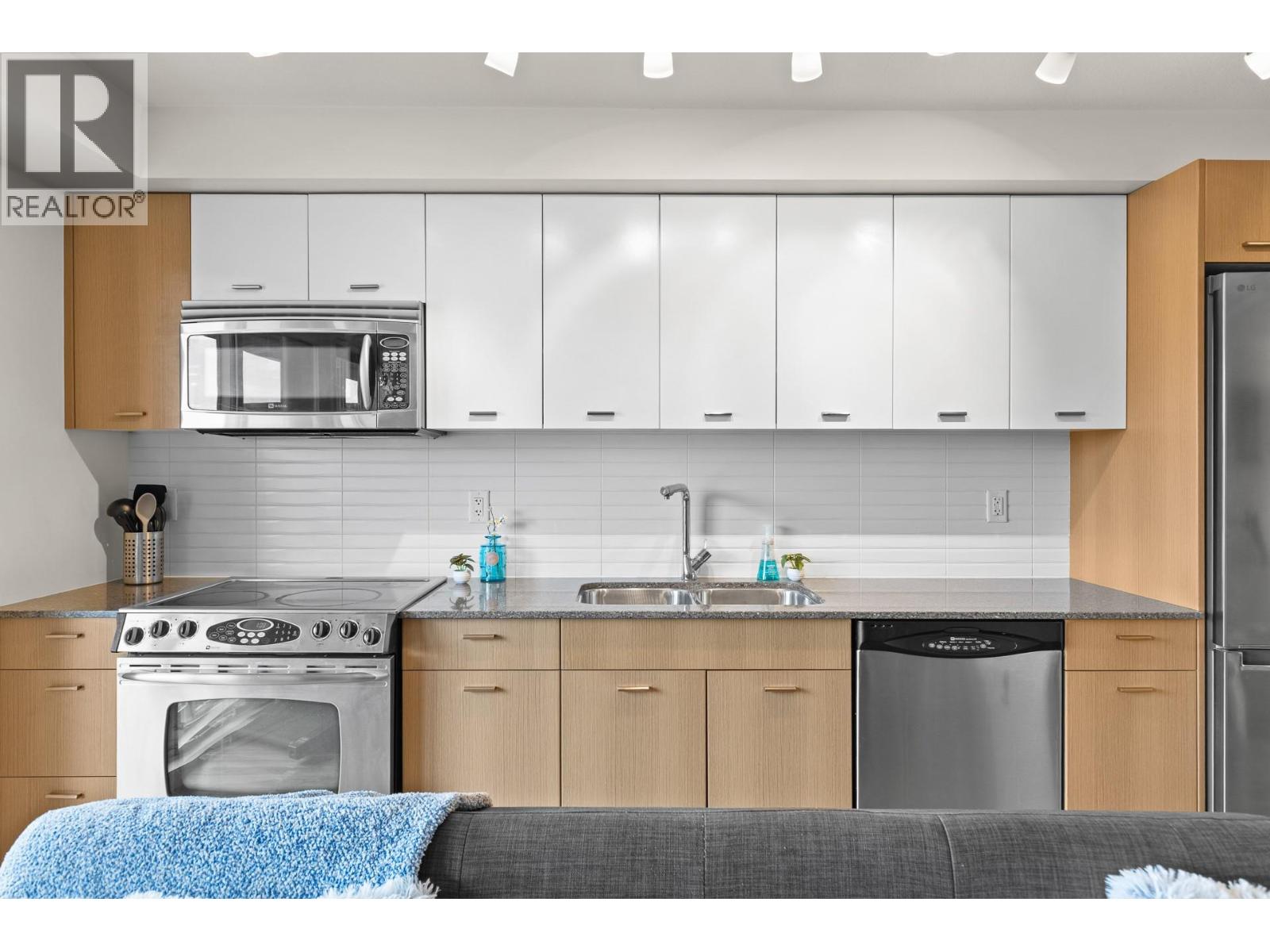 1550 Dickson Avenue Unit# 316, Kelowna, British Columbia  V1Y 9Y8 - Photo 4 - 10381560