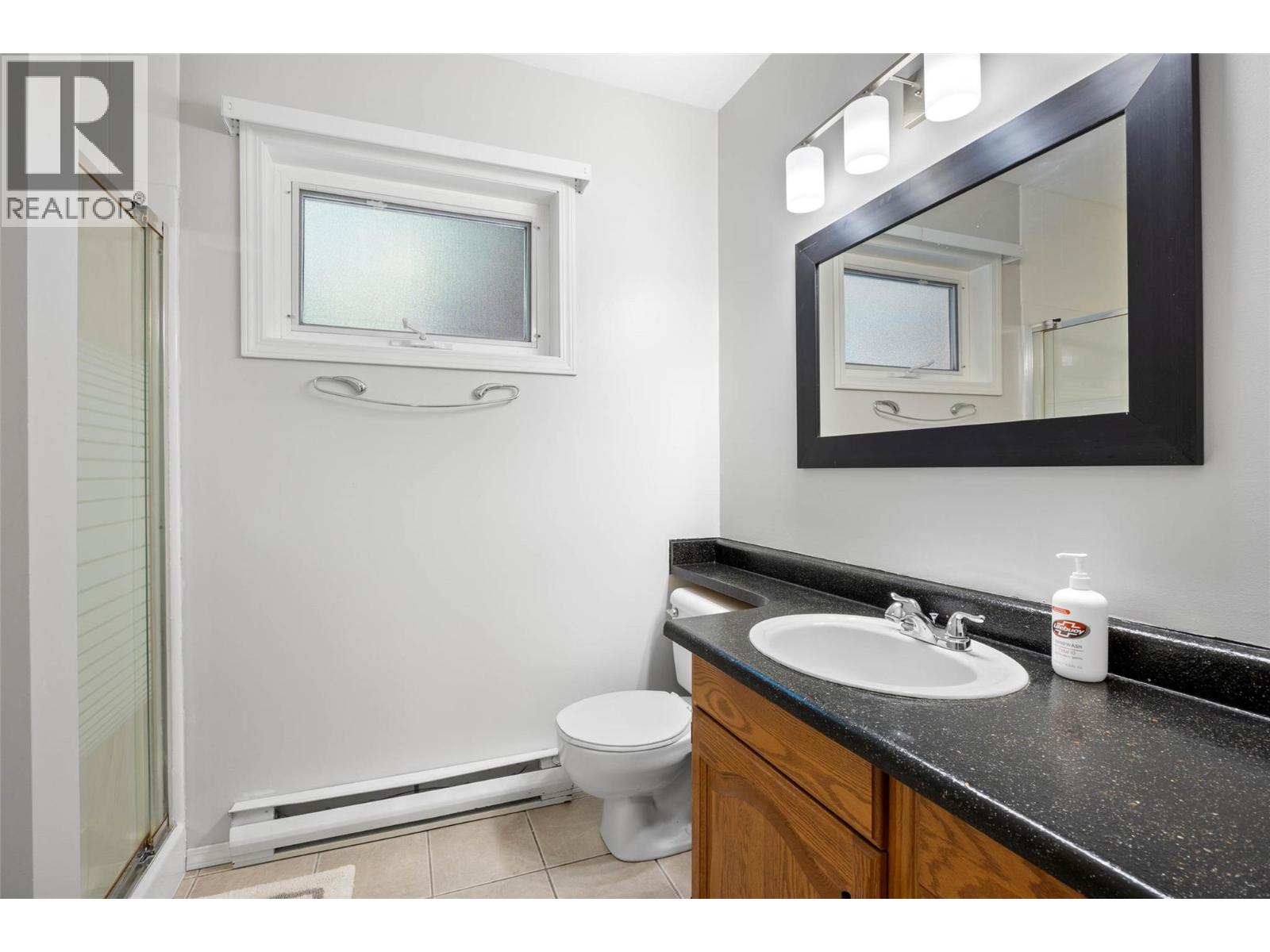 2725 Vickers Trail, Anglemont, British Columbia  V0E 1M8 - Photo 10 - 10382724