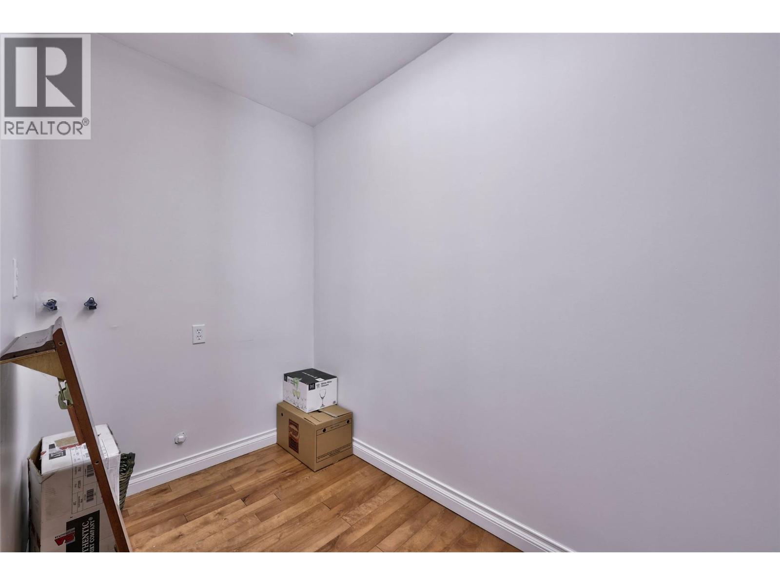 2725 Vickers Trail, Anglemont, British Columbia  V0E 1M8 - Photo 12 - 10382724