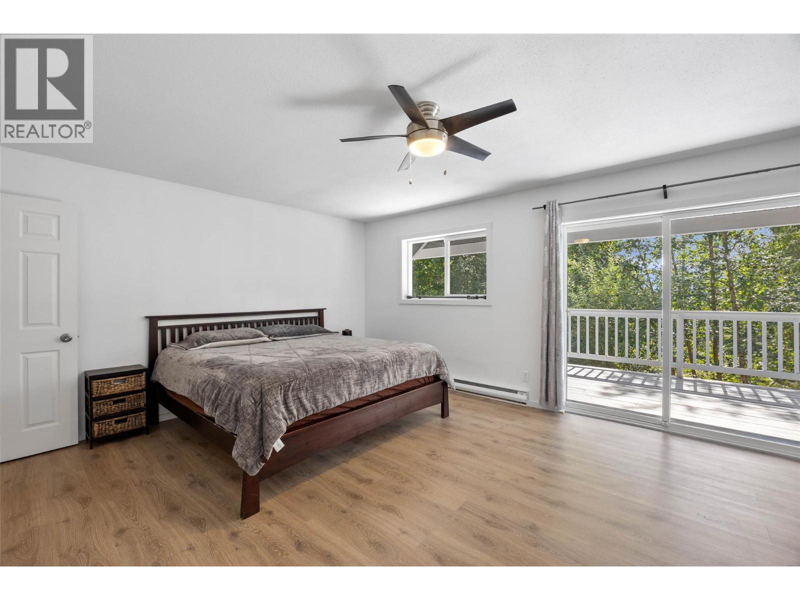 2725 Vickers Trail, Anglemont, British Columbia  V0E 1M8 - Photo 15 - 10382724