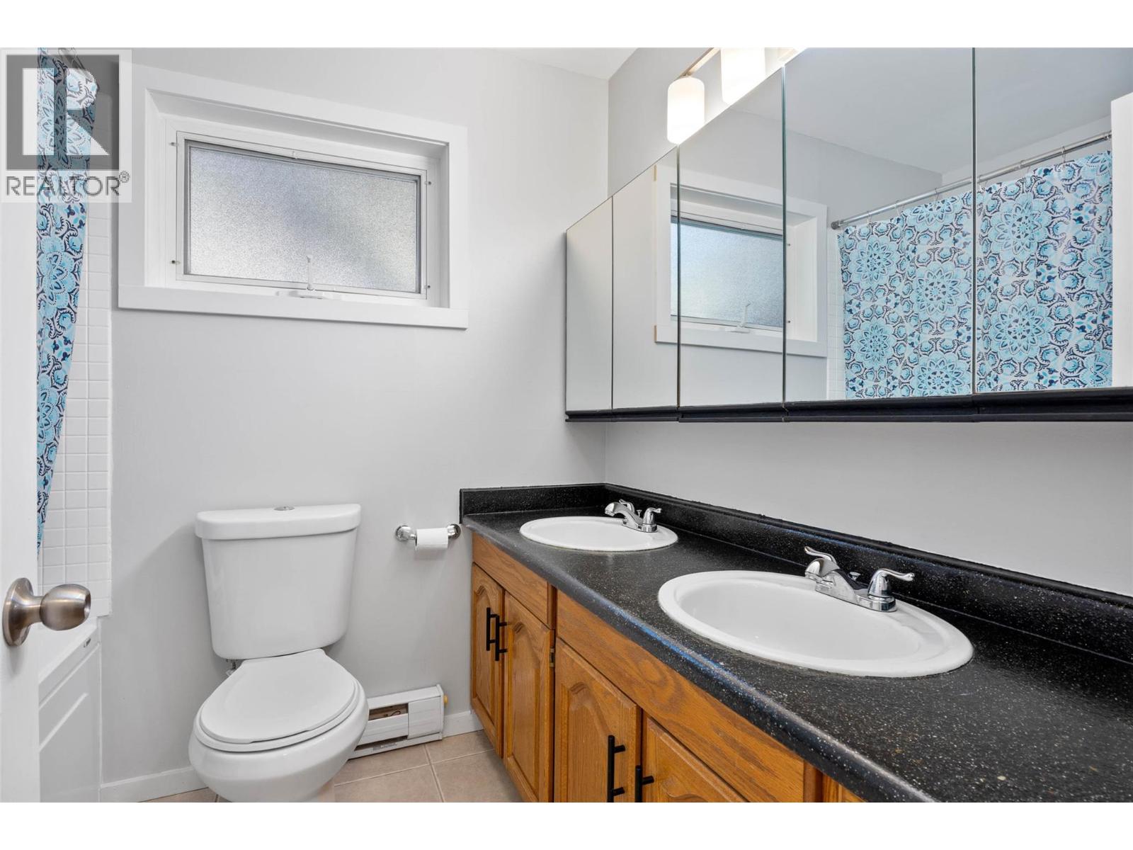 2725 Vickers Trail, Anglemont, British Columbia  V0E 1M8 - Photo 18 - 10382724