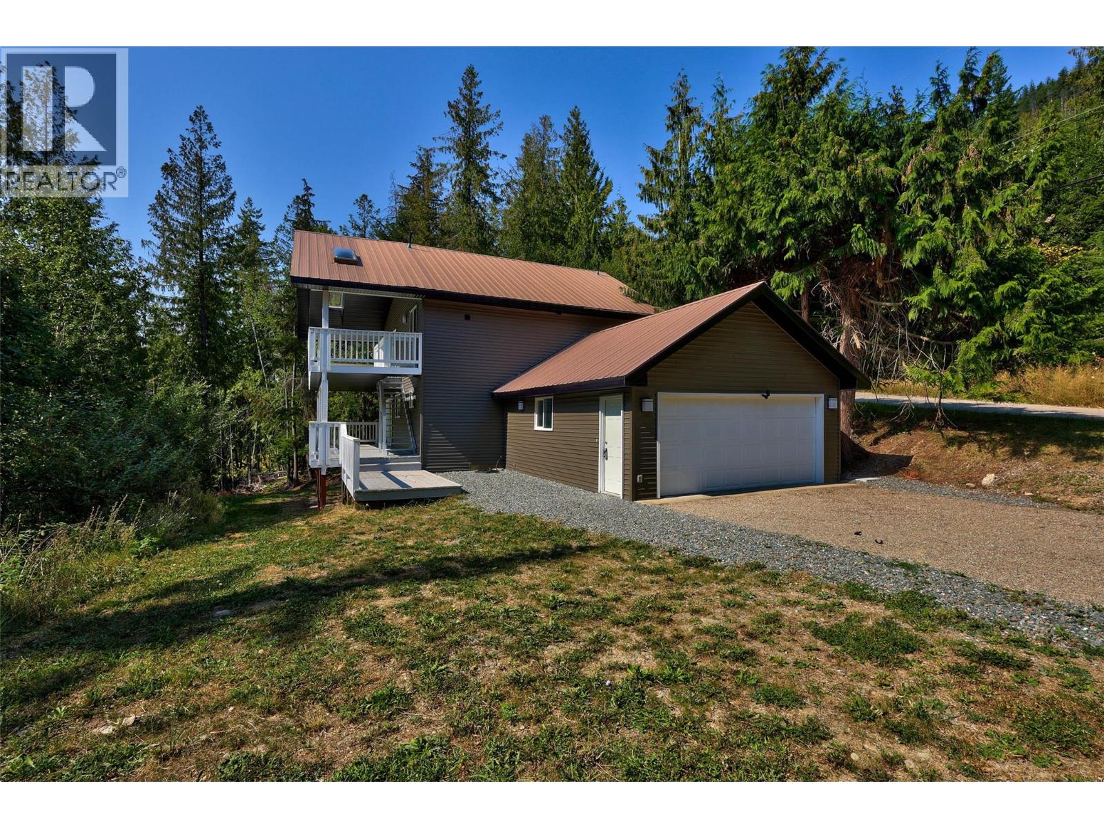 2725 Vickers Trail, Anglemont, British Columbia  V0E 1M8 - Photo 23 - 10382724