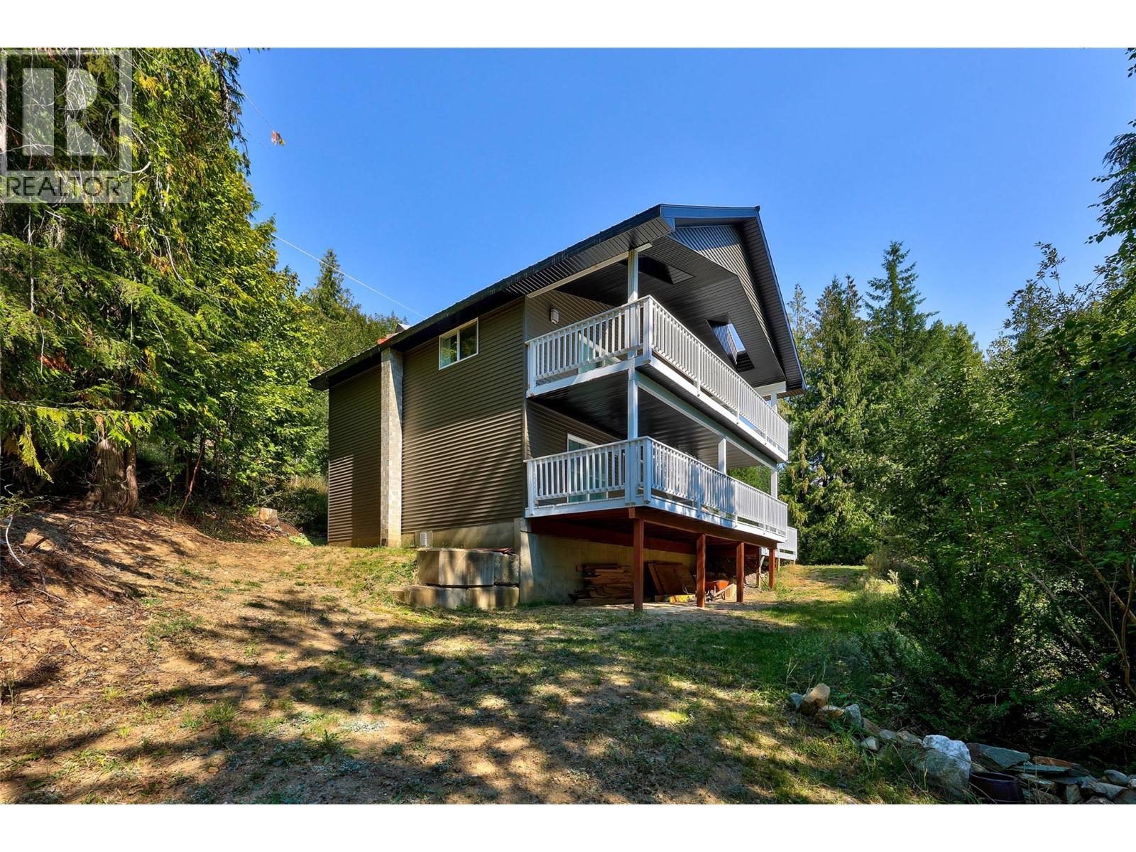 2725 Vickers Trail, Anglemont, British Columbia  V0E 1M8 - Photo 25 - 10382724