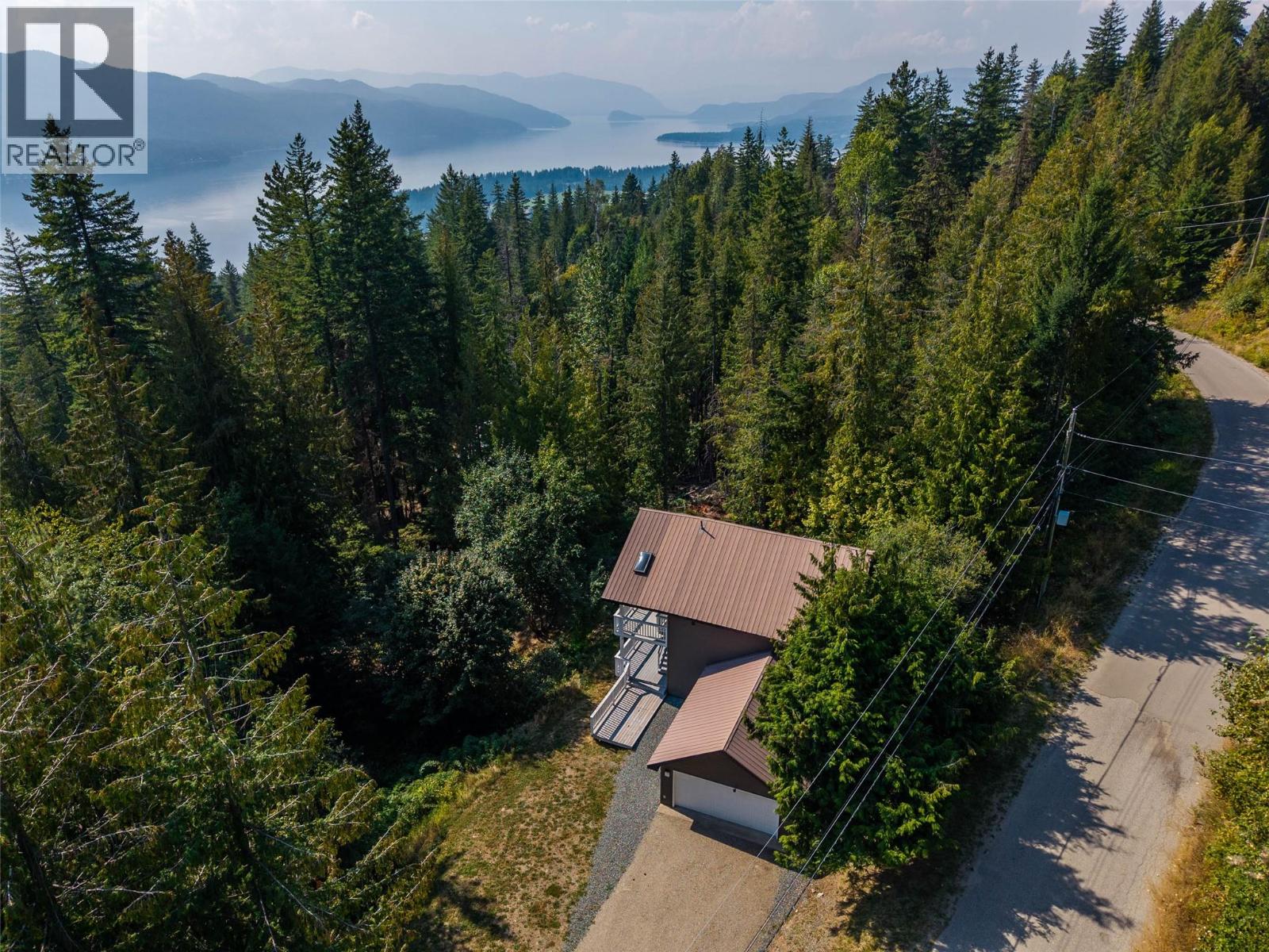 2725 Vickers Trail, Anglemont, British Columbia  V0E 1M8 - Photo 29 - 10382724