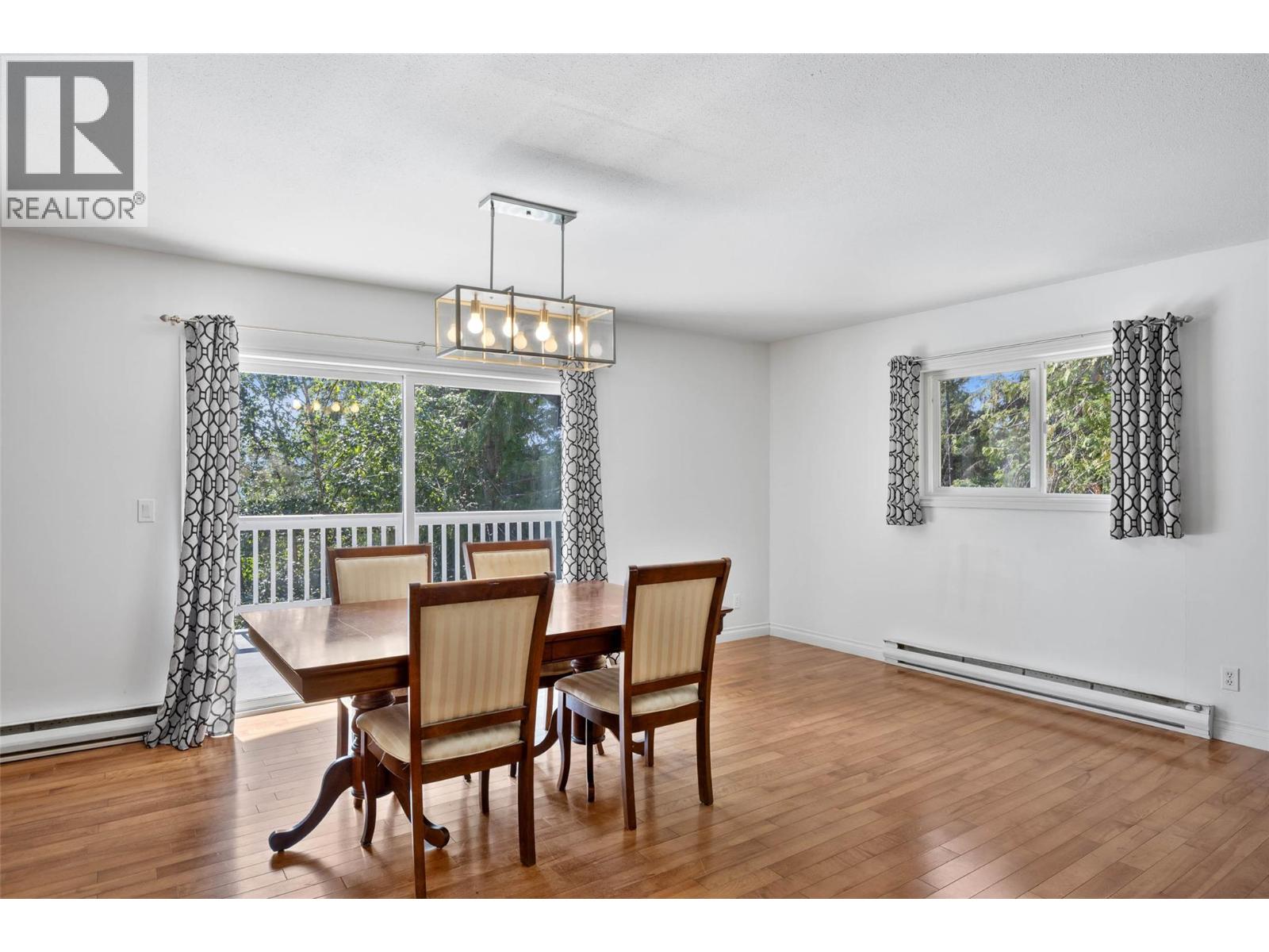 2725 Vickers Trail, Anglemont, British Columbia  V0E 1M8 - Photo 9 - 10382724