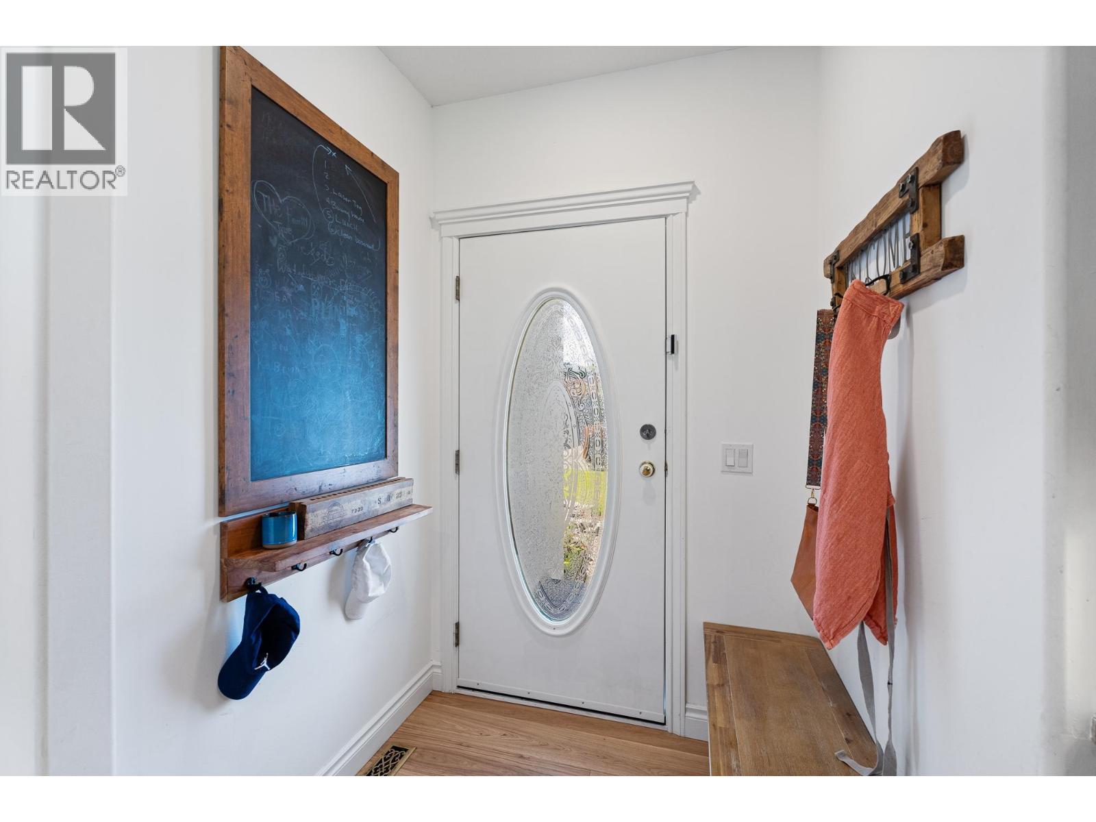 2079 Glenmohr Drive, Kamloops, British Columbia  V1S 1N4 - Photo 7 - 10382656