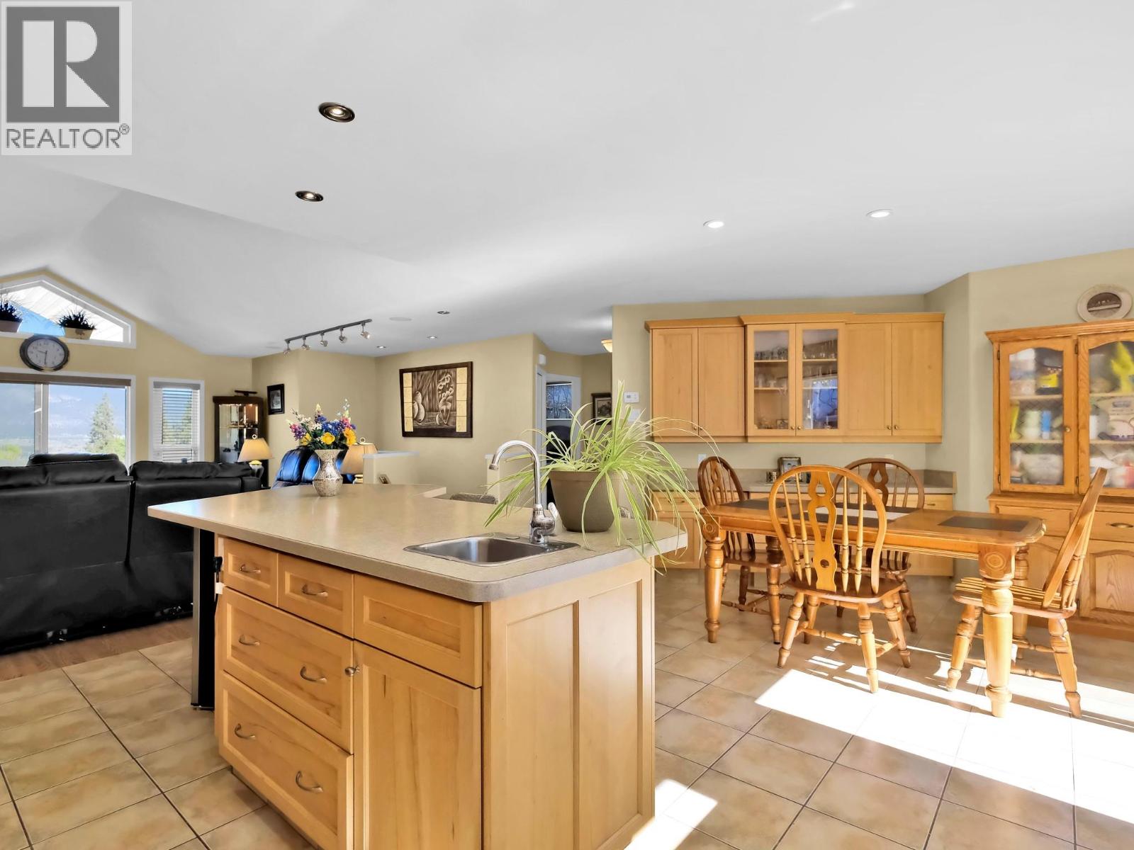 695 Pineview Road Unit# 102, Penticton, British Columbia  V2A 7S8 - Photo 4 - 10382784