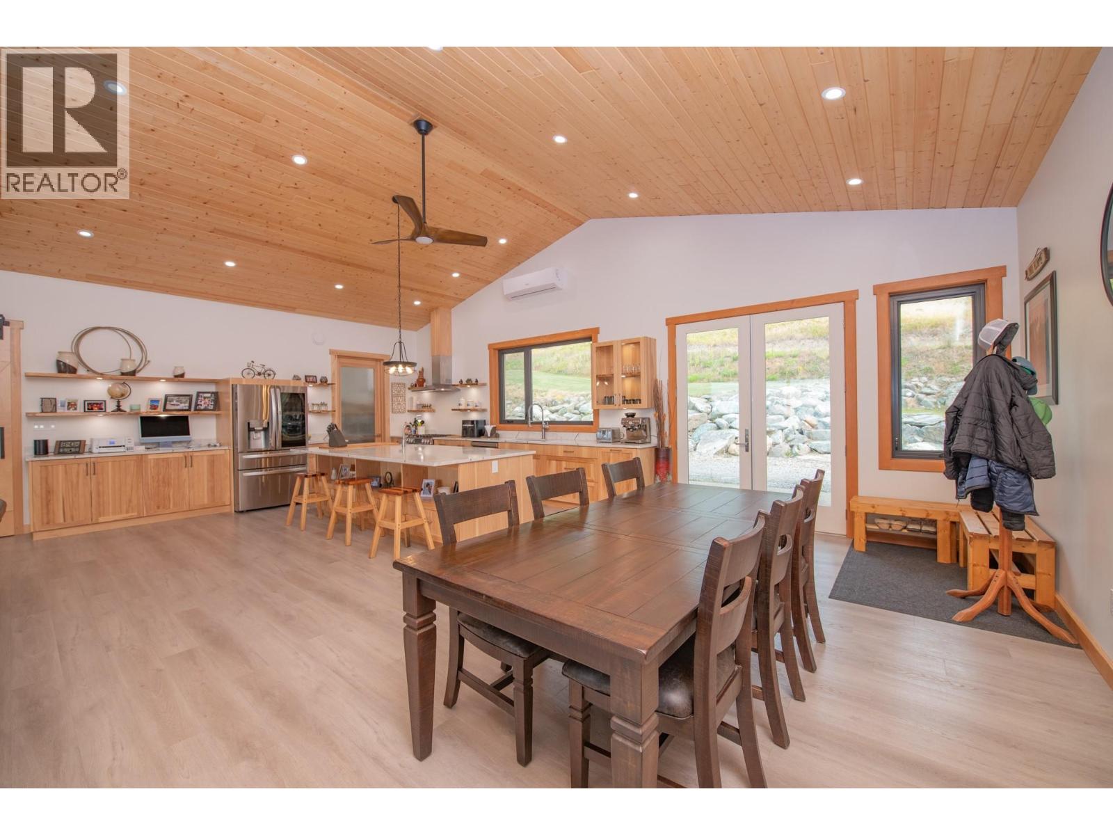 7500 Lonneke Trail, Anglemont, British Columbia  V0E 1M8 - Photo 16 - 10382666