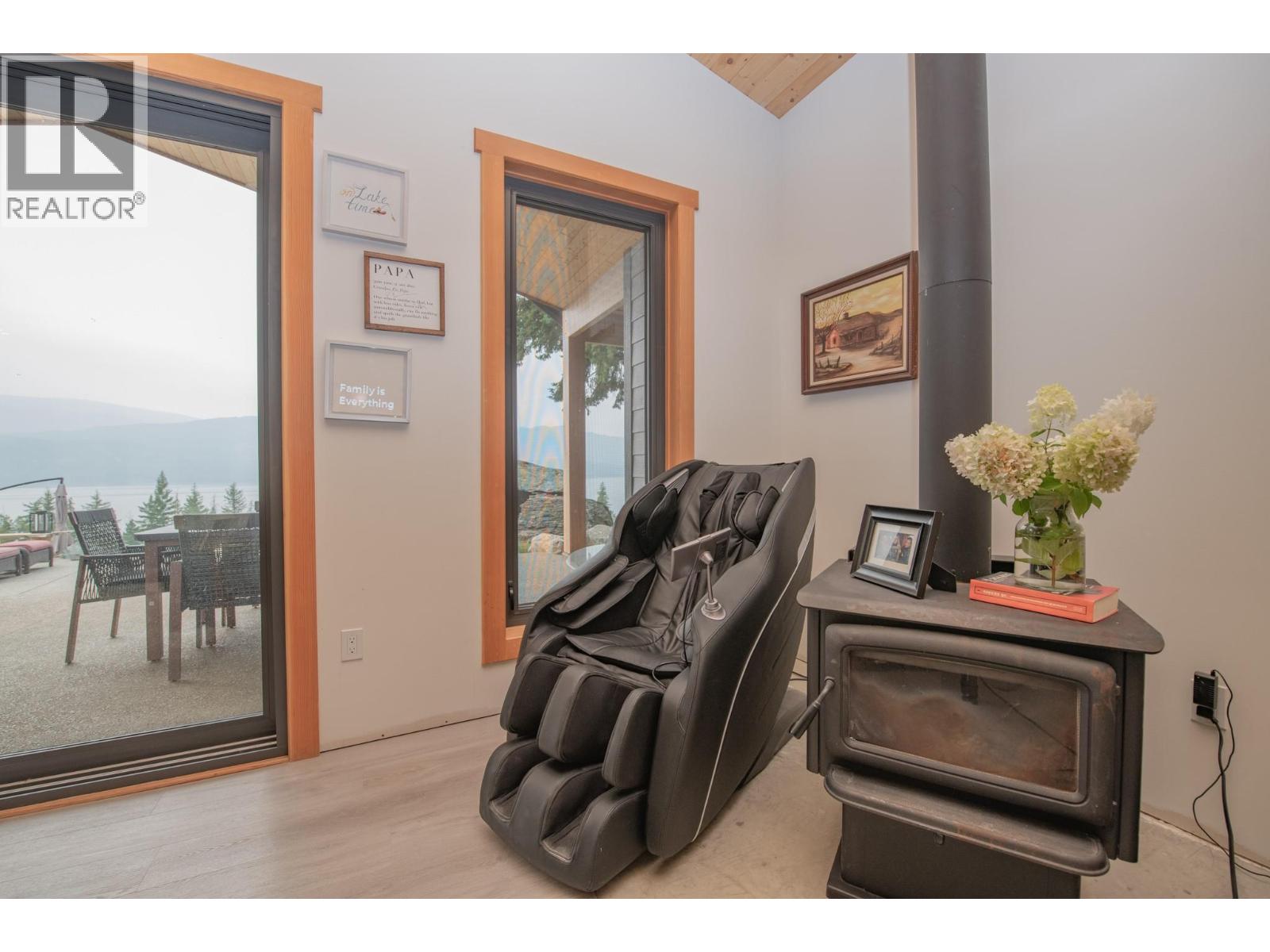 7500 Lonneke Trail, Anglemont, British Columbia  V0E 1M8 - Photo 22 - 10382666