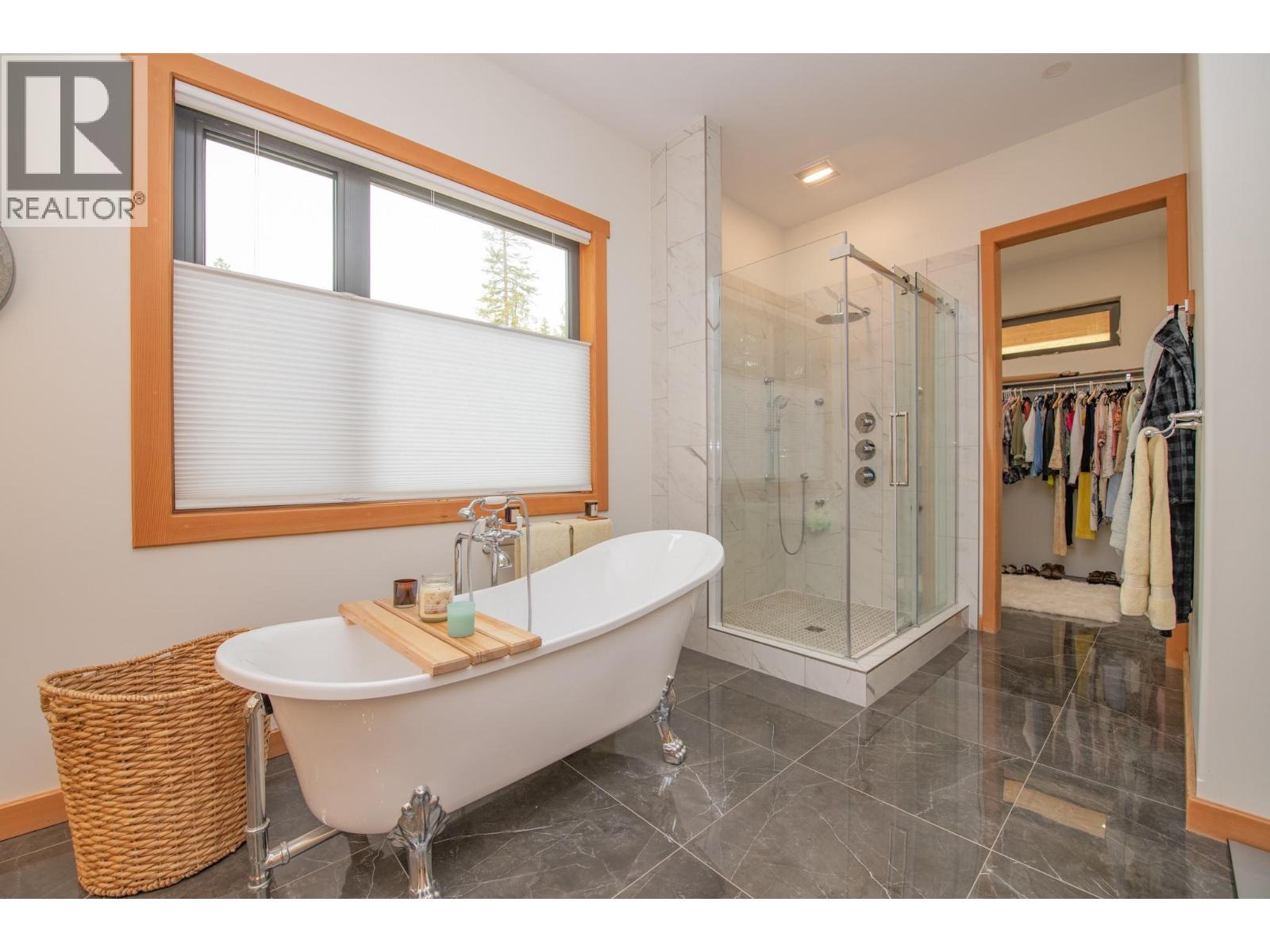 7500 Lonneke Trail, Anglemont, British Columbia  V0E 1M8 - Photo 25 - 10382666