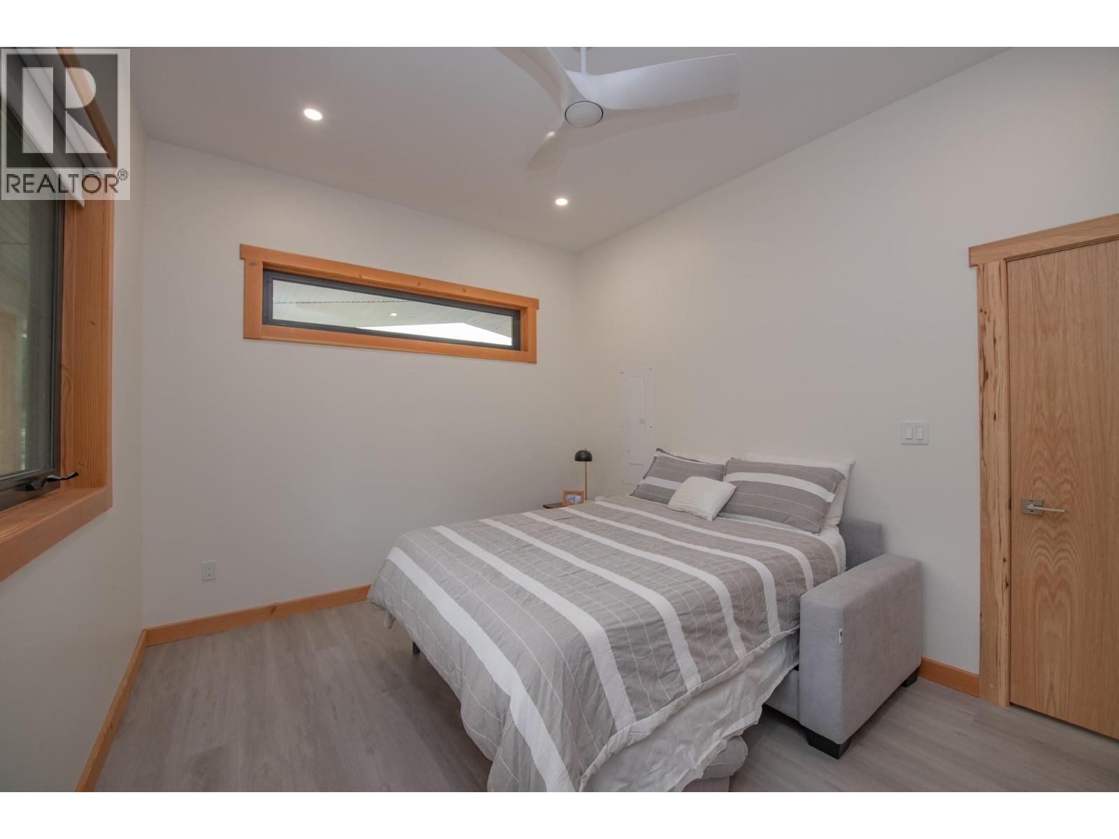 7500 Lonneke Trail, Anglemont, British Columbia  V0E 1M8 - Photo 31 - 10382666