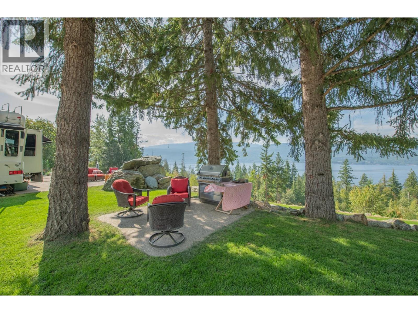 7500 Lonneke Trail, Anglemont, British Columbia  V0E 1M8 - Photo 40 - 10382666