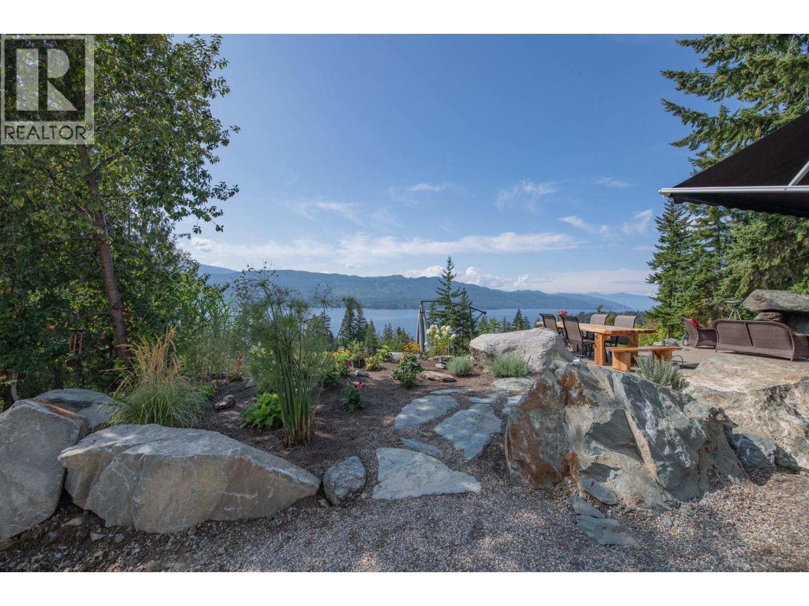 7500 Lonneke Trail, Anglemont, British Columbia  V0E 1M8 - Photo 41 - 10382666