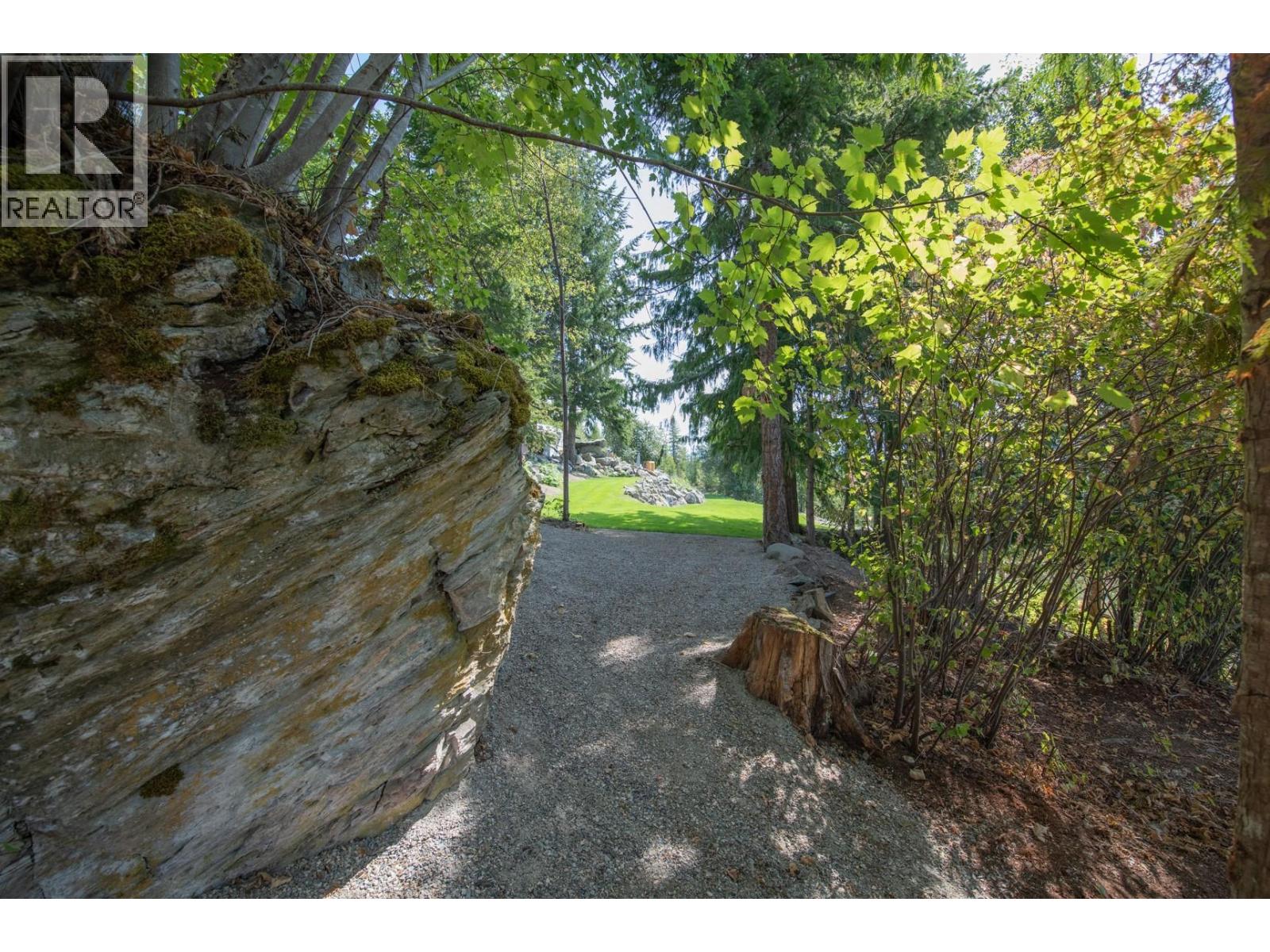 7500 Lonneke Trail, Anglemont, British Columbia  V0E 1M8 - Photo 43 - 10382666