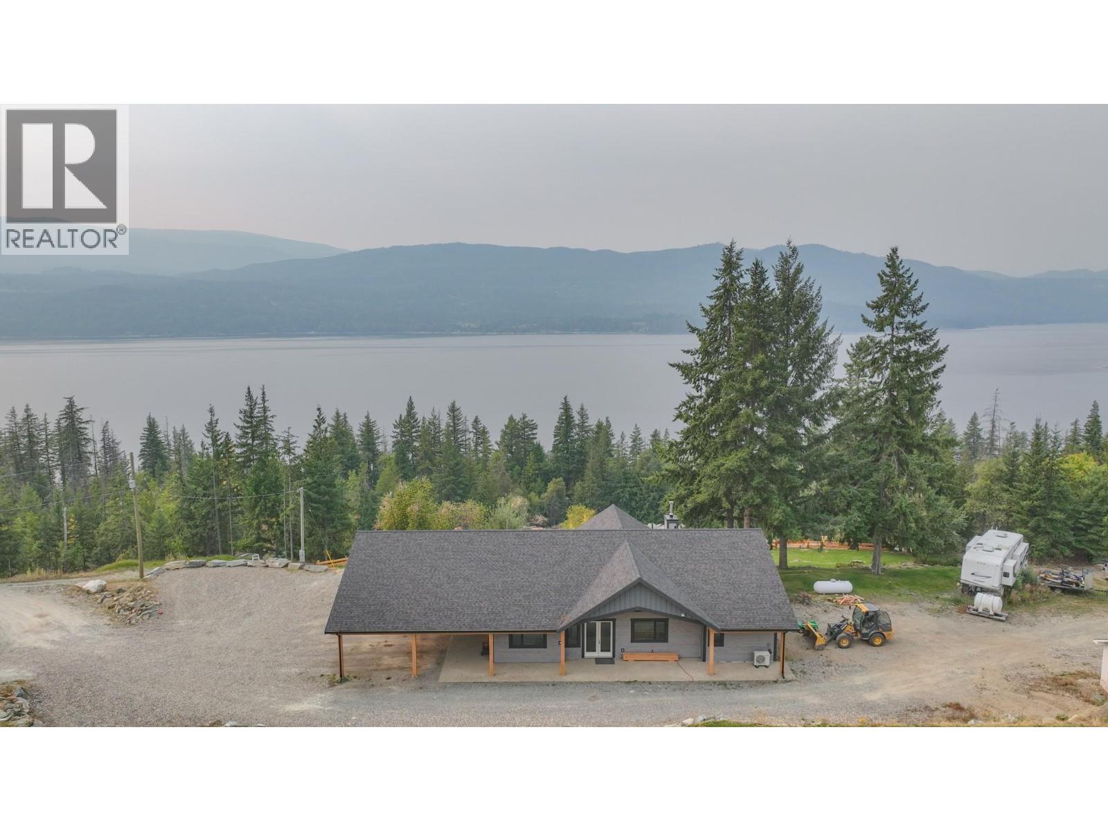 7500 Lonneke Trail, Anglemont, British Columbia  V0E 1M8 - Photo 46 - 10382666