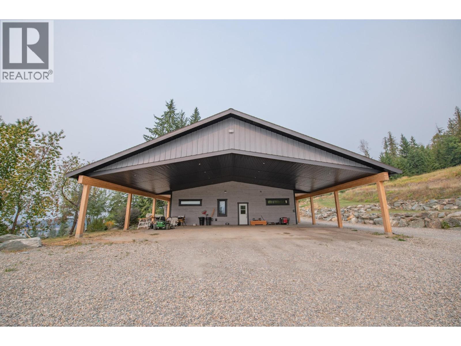 7500 Lonneke Trail, Anglemont, British Columbia  V0E 1M8 - Photo 48 - 10382666
