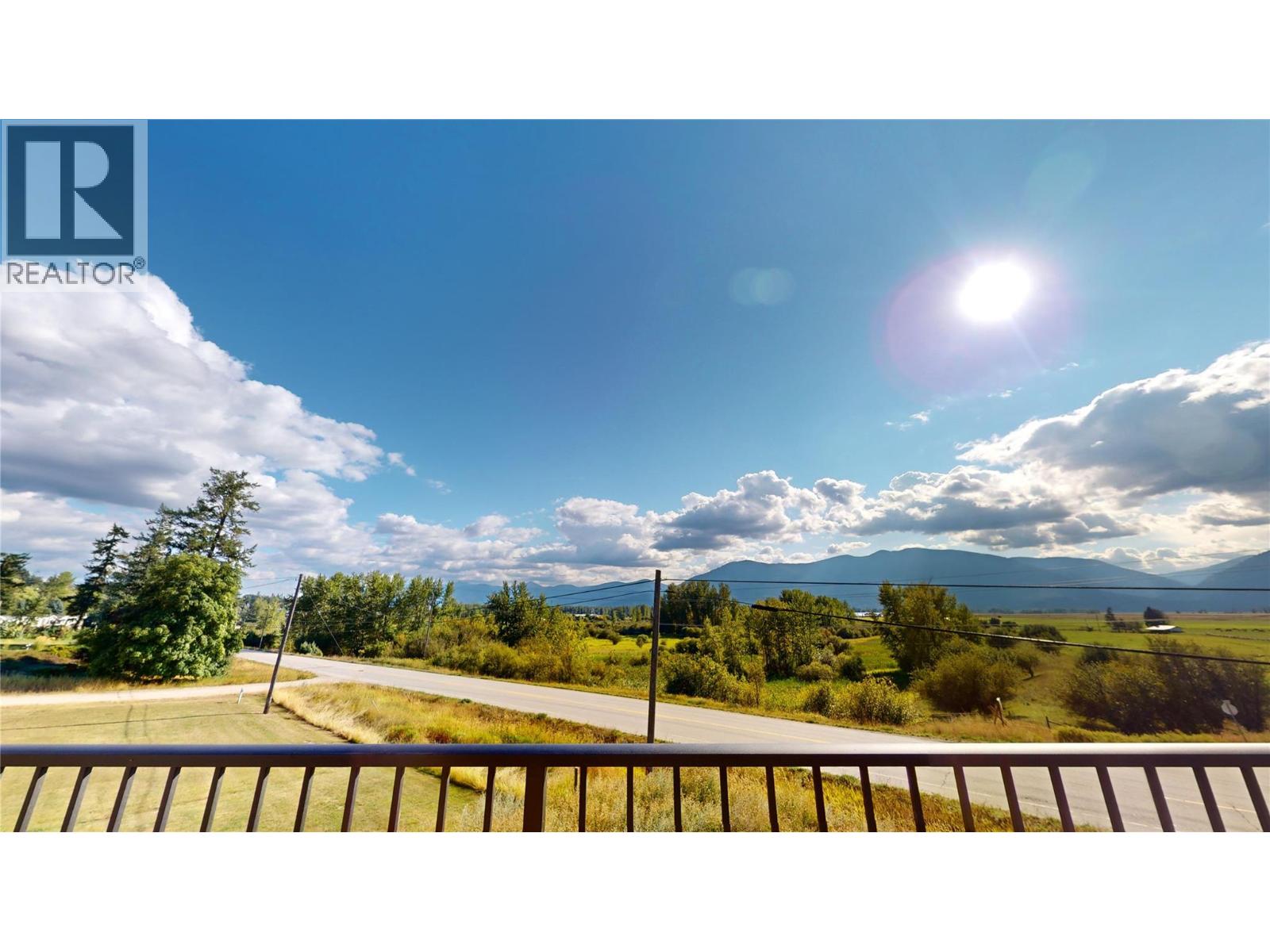 825 Selkirk Drive, Creston, British Columbia  V0B 1G3 - Photo 2 - 10379741