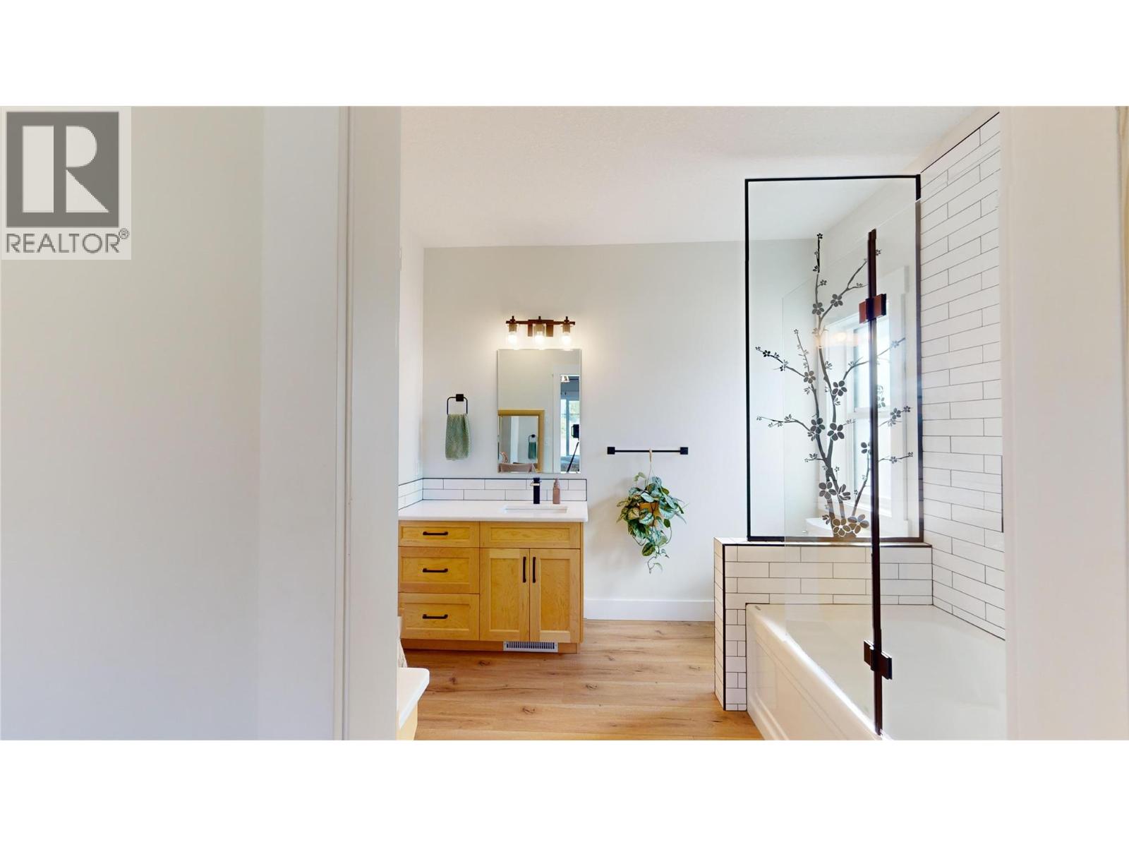 825 Selkirk Drive, Creston, British Columbia  V0B 1G3 - Photo 20 - 10379741