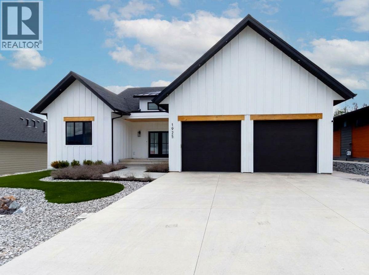 1925 35 Street, Salmon Arm, British Columbia  V1E 1M9 - Photo 2 - 10382759