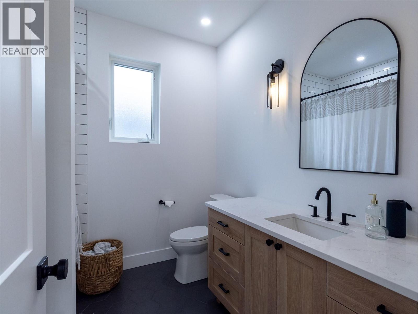 1925 35 Street, Salmon Arm, British Columbia  V1E 1M9 - Photo 31 - 10382759