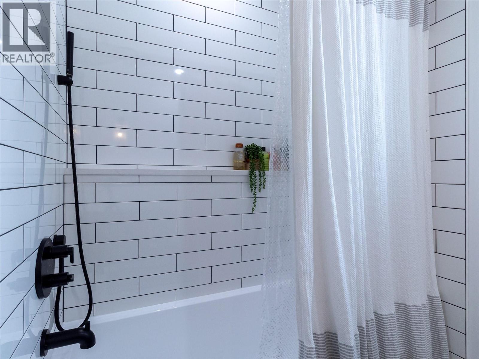 1925 35 Street, Salmon Arm, British Columbia  V1E 1M9 - Photo 32 - 10382759