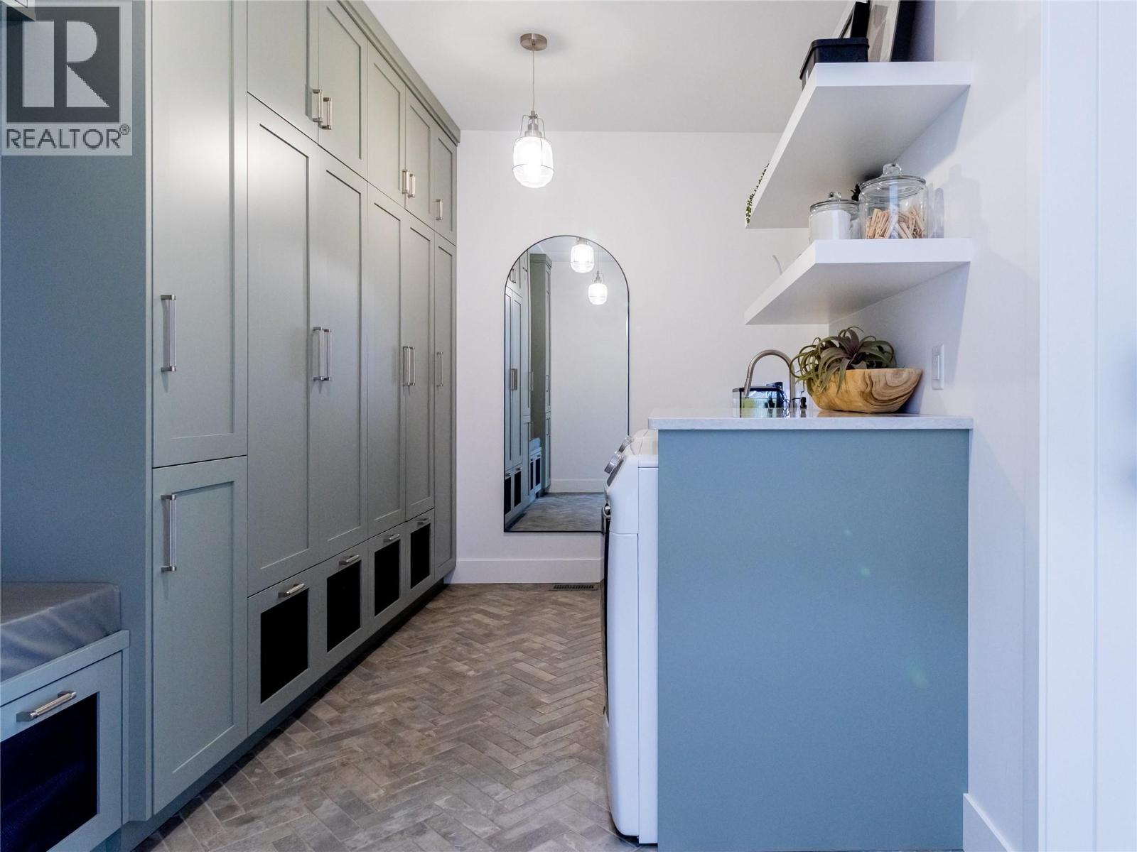 1925 35 Street, Salmon Arm, British Columbia  V1E 1M9 - Photo 33 - 10382759