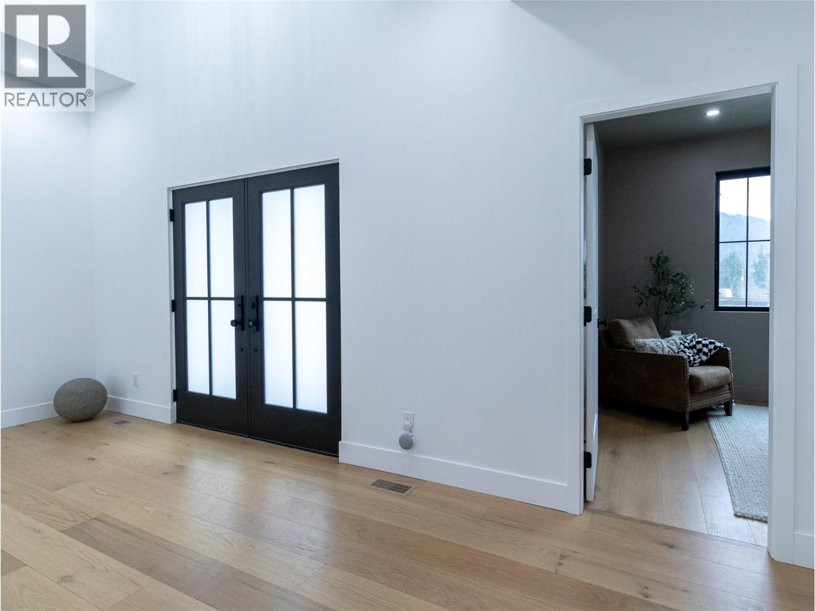 1925 35 Street, Salmon Arm, British Columbia  V1E 1M9 - Photo 4 - 10382759