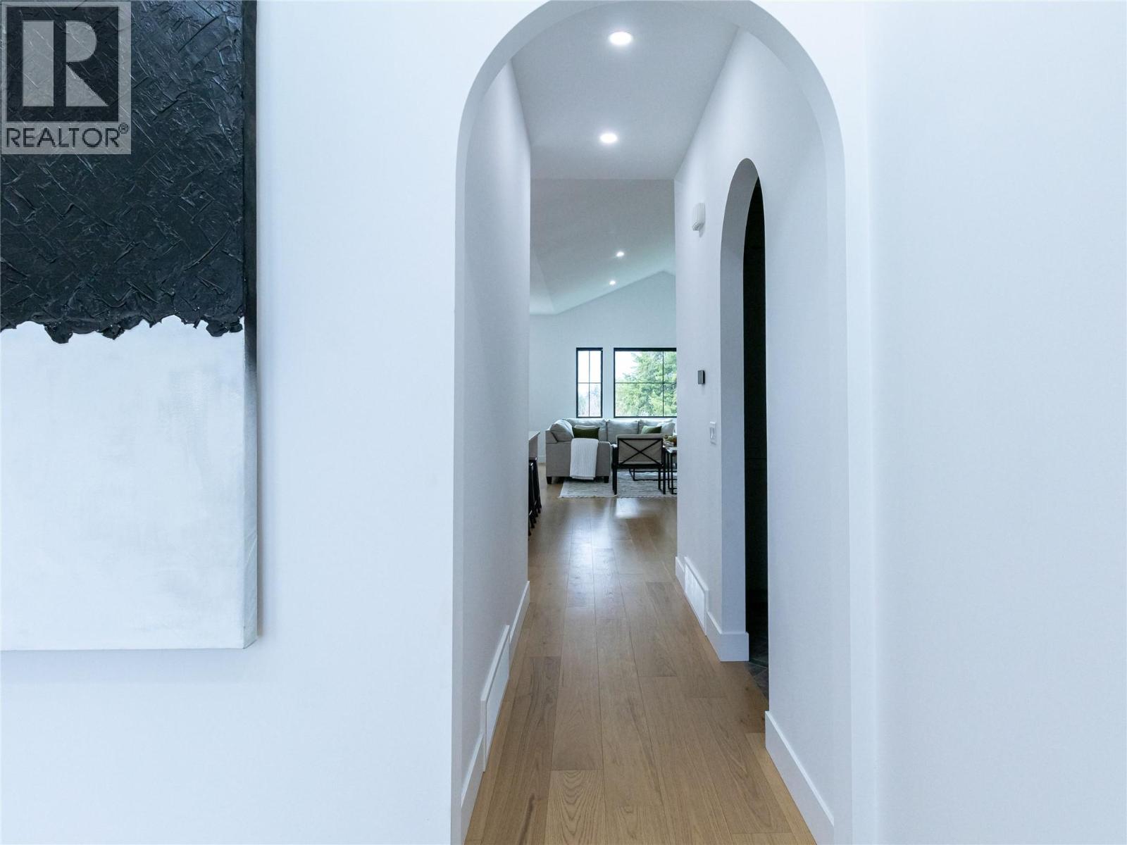 1925 35 Street, Salmon Arm, British Columbia  V1E 1M9 - Photo 8 - 10382759