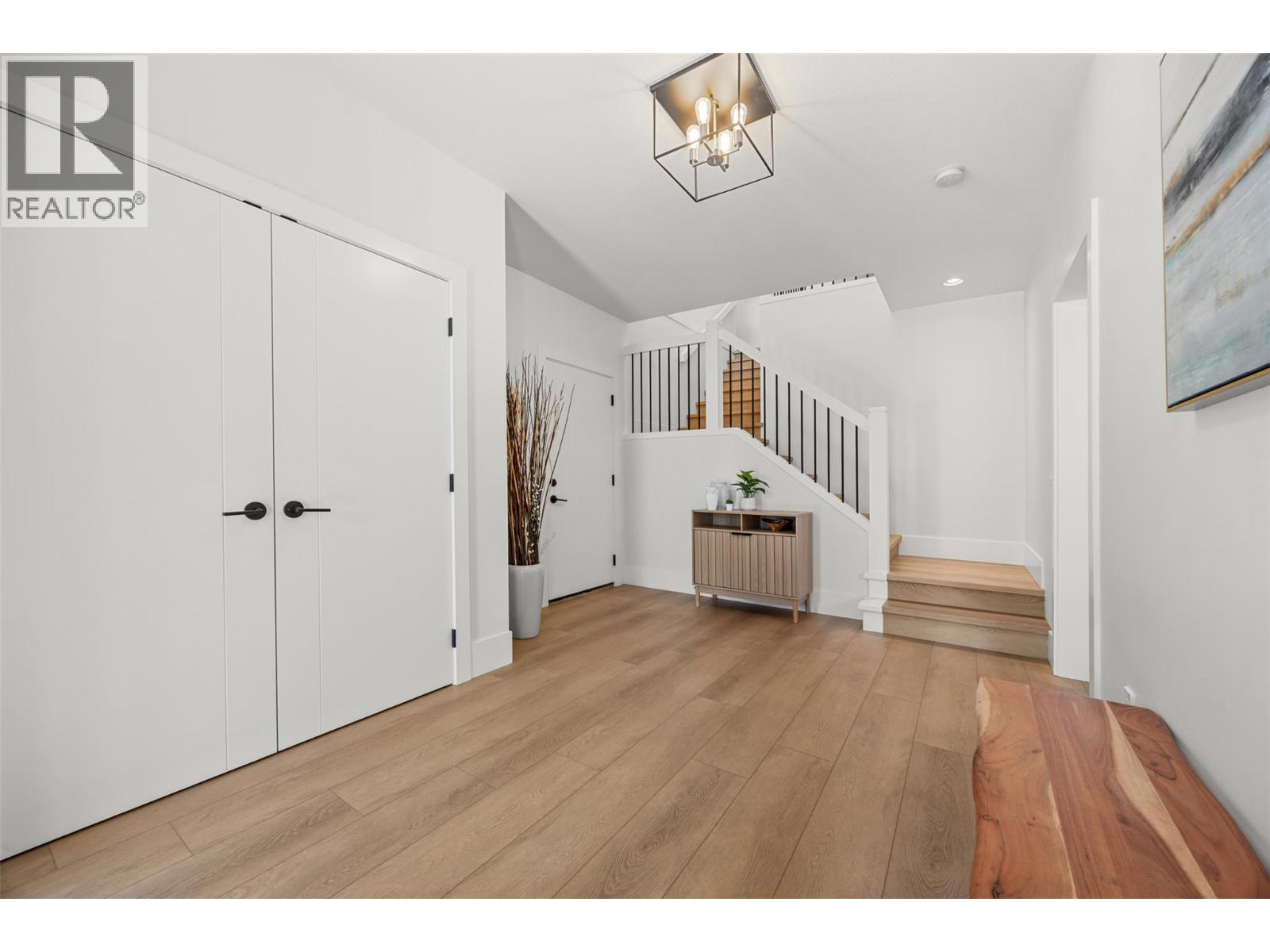 2598 Crown Crest Drive, West Kelowna, British Columbia  V4T 3N3 - Photo 8 - 10381214