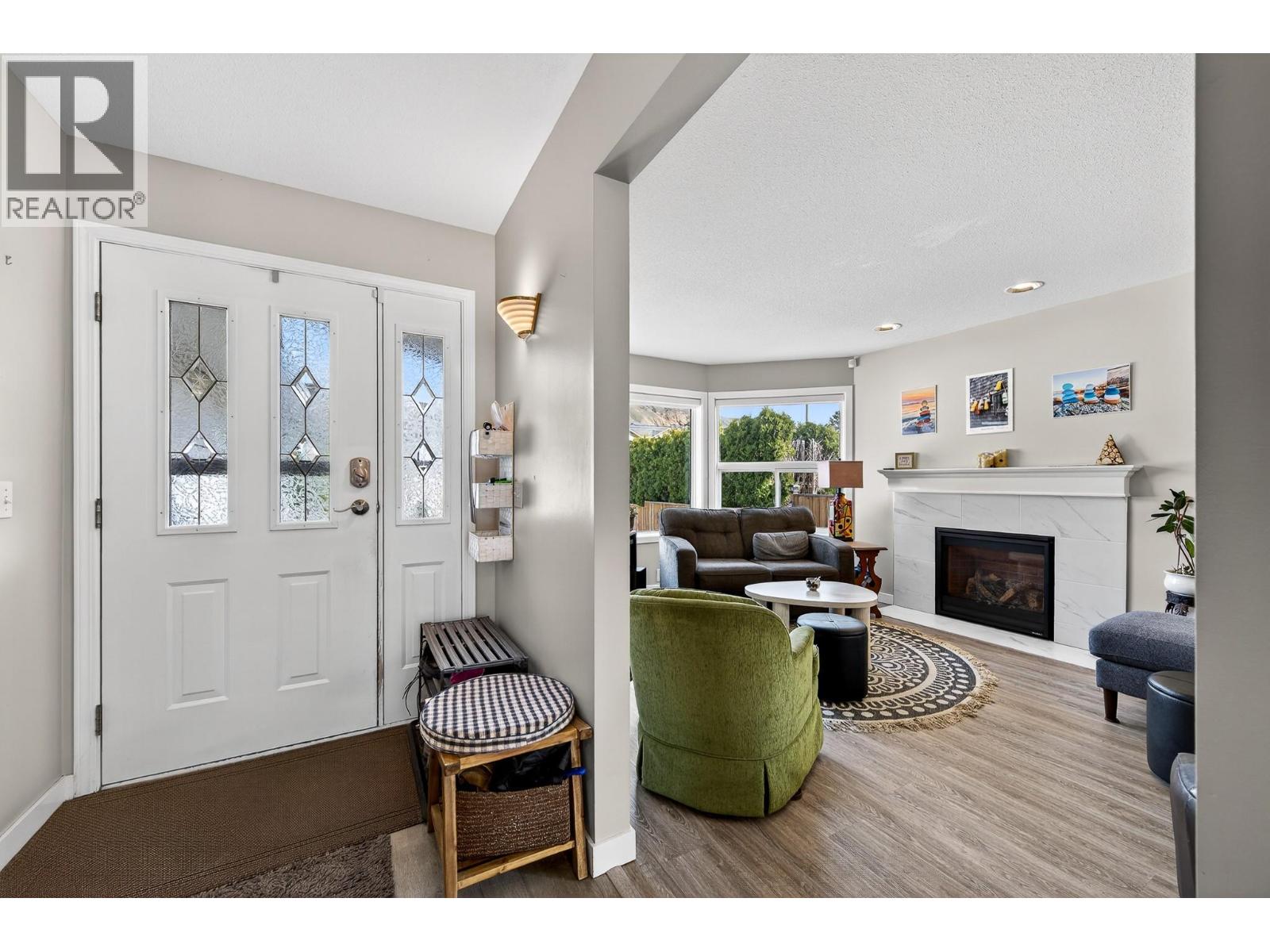 2359 Bossert Avenue, Kamloops, British Columbia  V2B 4V6 - Photo 2 - 10376103