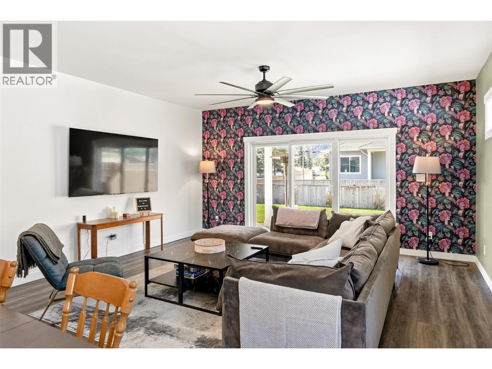 397 10th Avenue, Keremeos, British Columbia  V0X 1N3 - Photo 2 - 10382770