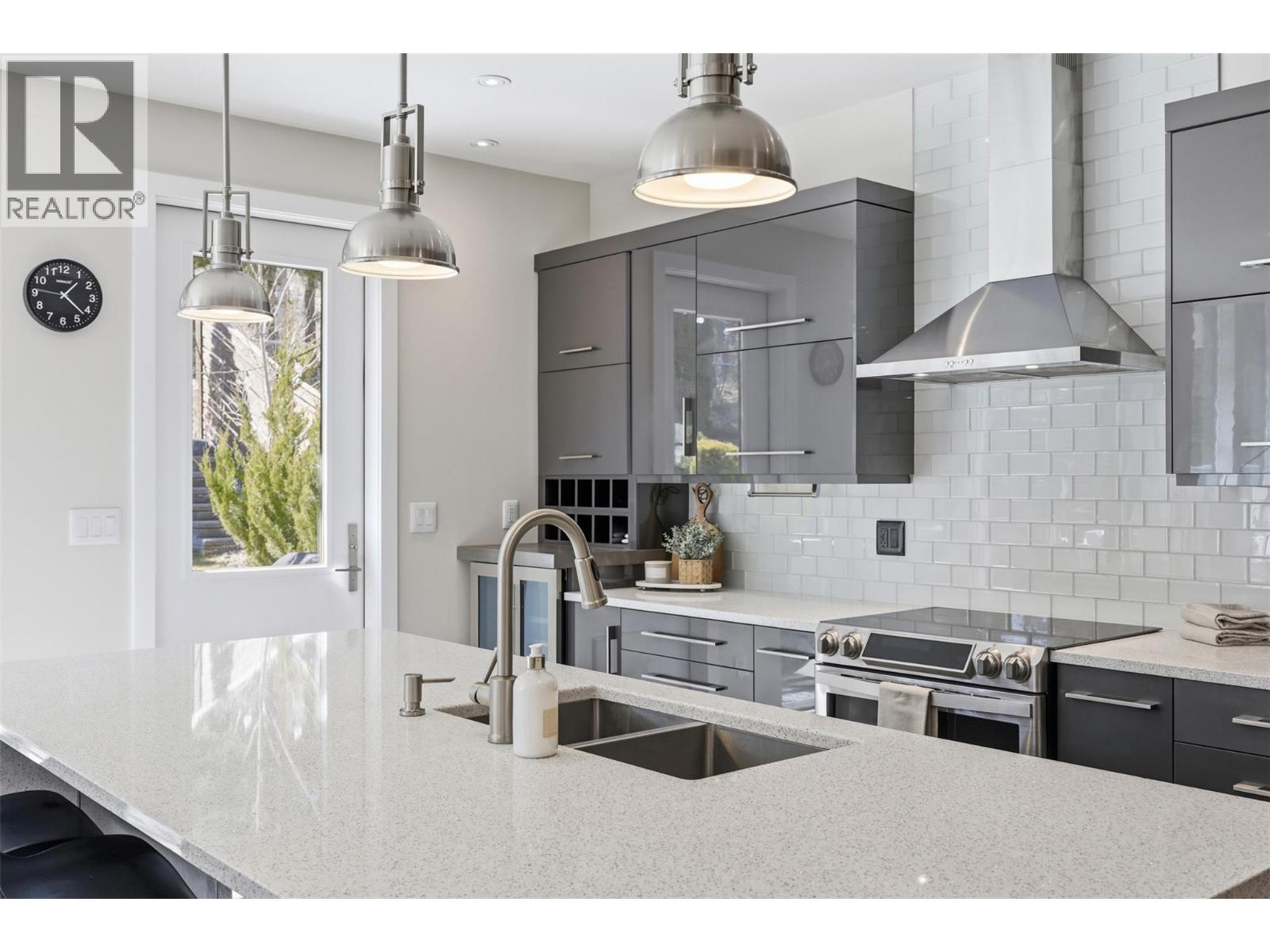 1270 Rockcress Drive, Kamloops, British Columbia  V2E 0B4 - Photo 7 - 10381067