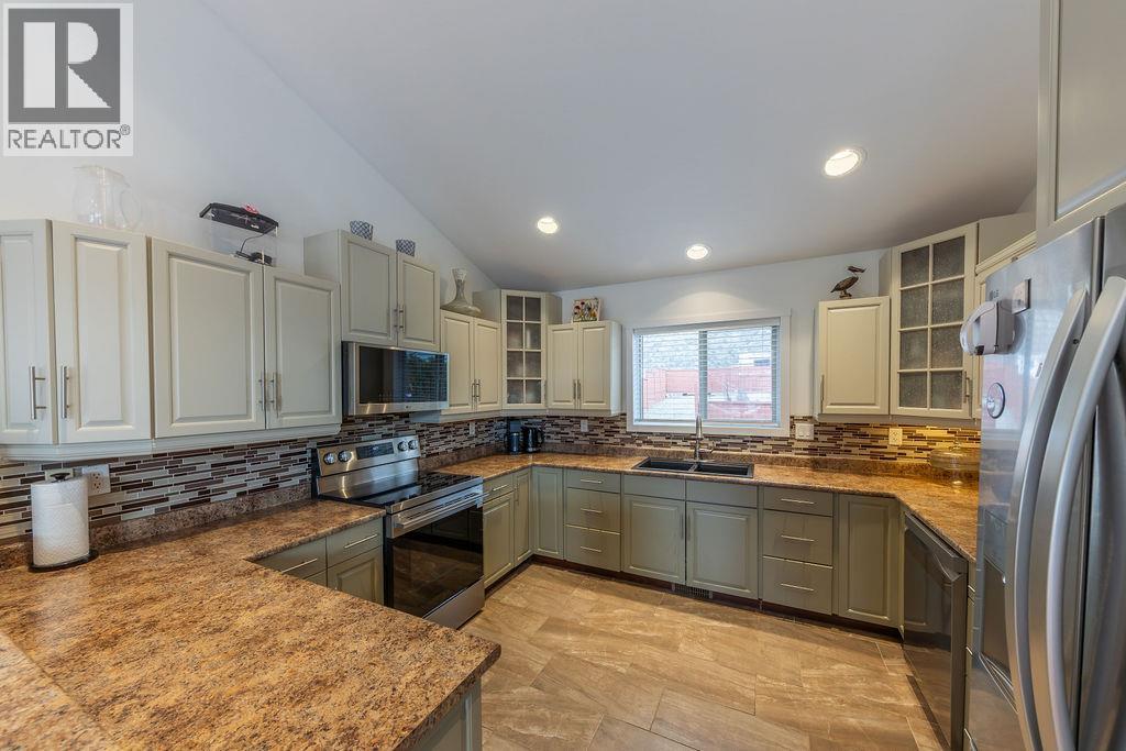 3601 Navatanee Drive, Kamloops, British Columbia  V2H 1S1 - Photo 16 - 10382777