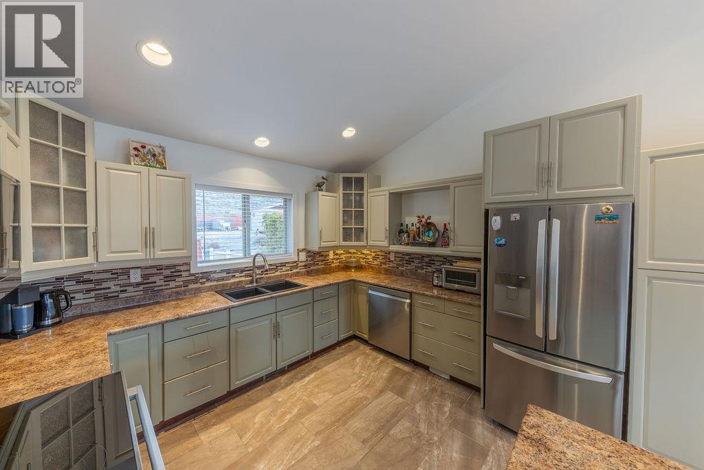3601 Navatanee Drive, Kamloops, British Columbia  V2H 1S1 - Photo 17 - 10382777