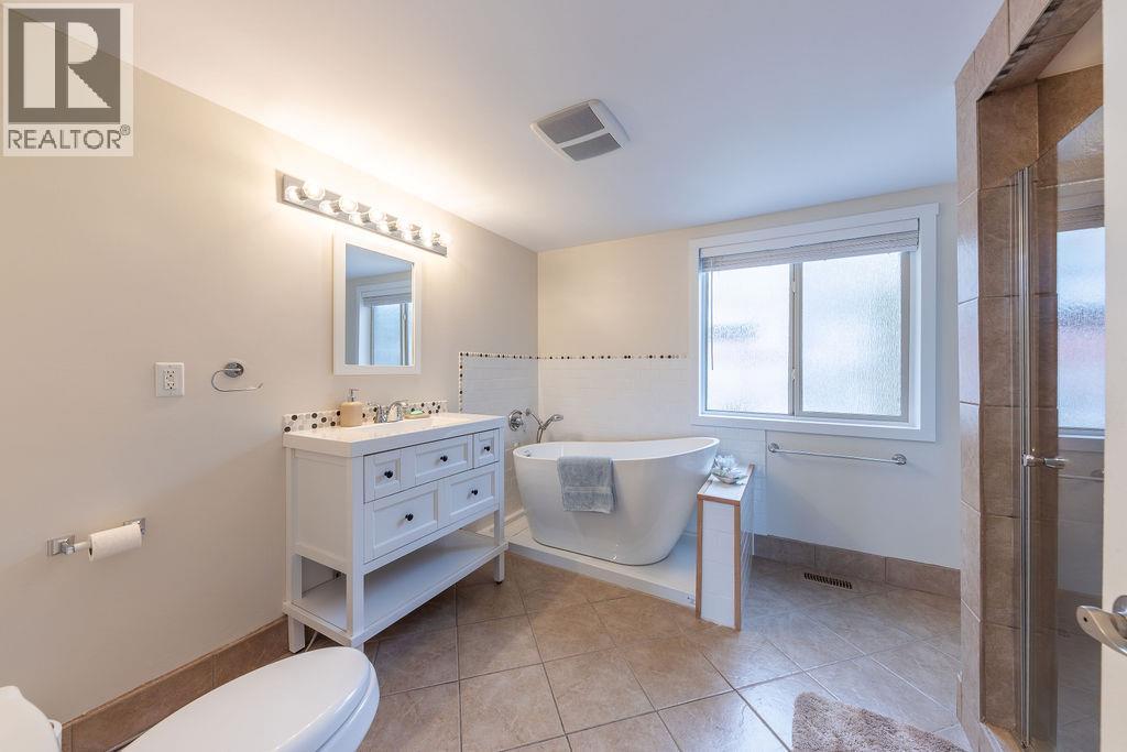 3601 Navatanee Drive, Kamloops, British Columbia  V2H 1S1 - Photo 24 - 10382777