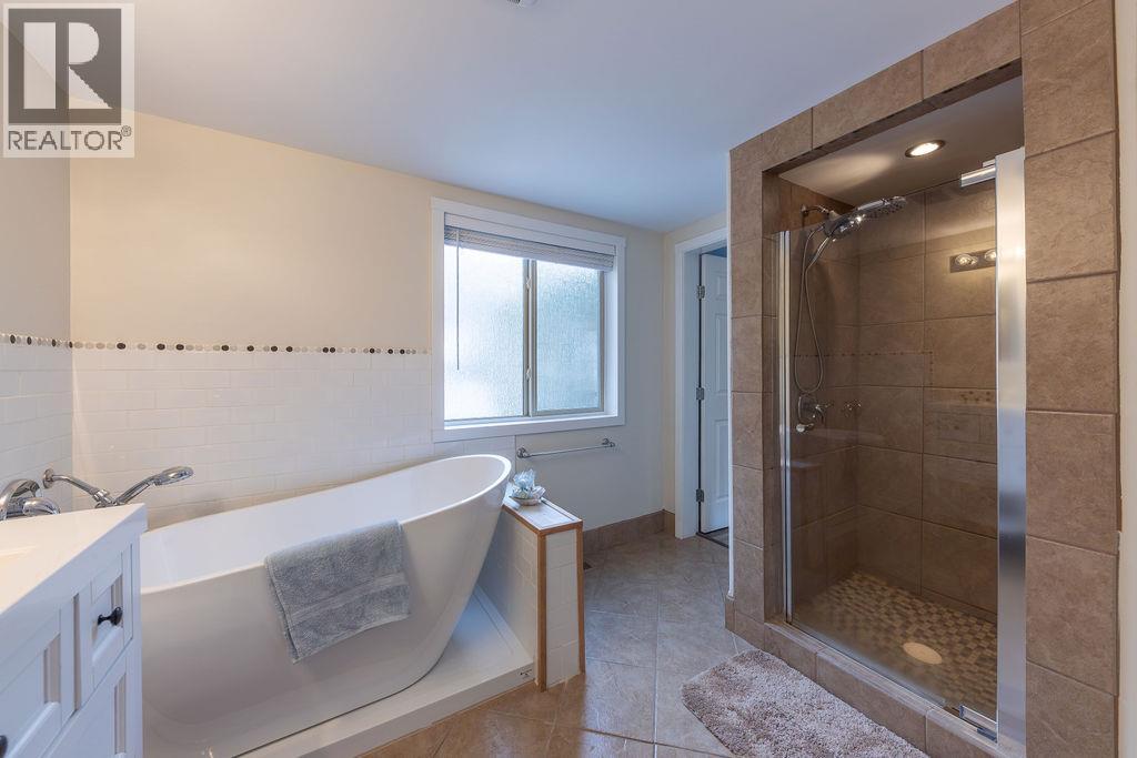 3601 Navatanee Drive, Kamloops, British Columbia  V2H 1S1 - Photo 25 - 10382777