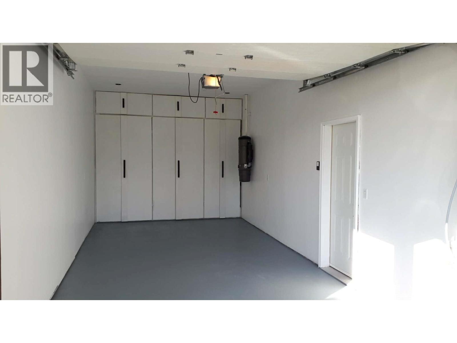 3601 Navatanee Drive, Kamloops, British Columbia  V2H 1S1 - Photo 35 - 10382777