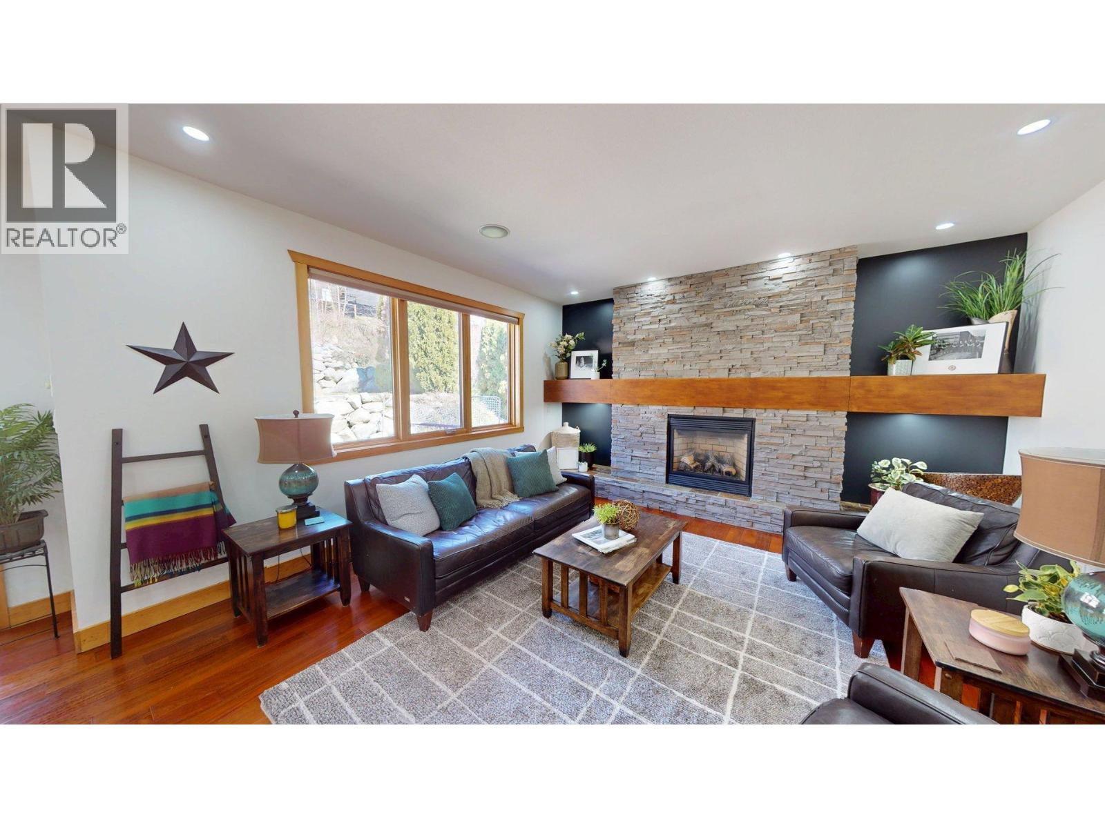 2455 Colin Crescent, Trail, British Columbia  V1R 4T4 - Photo 5 - 10382366