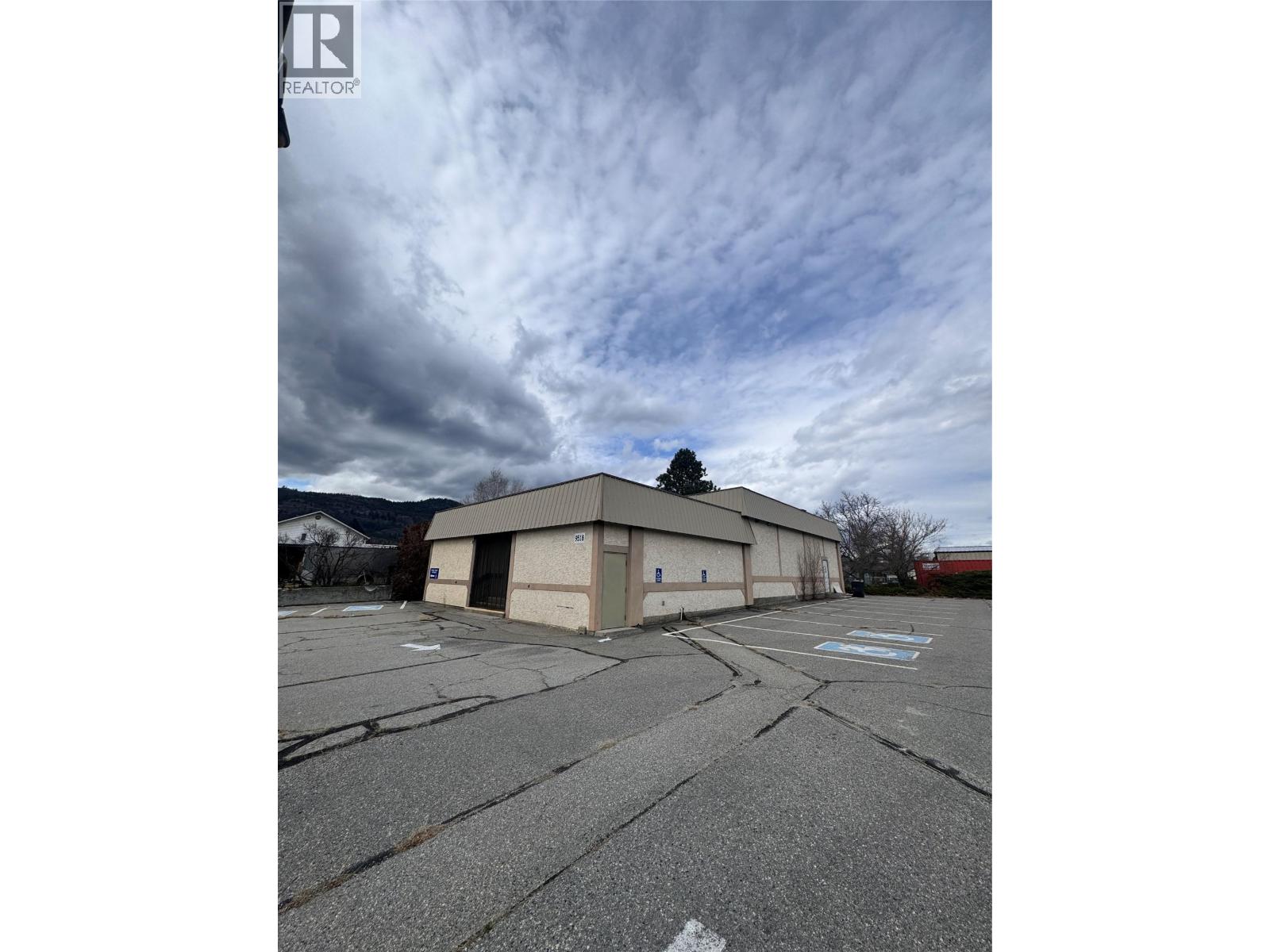 9512 Julia Street, Summerland, British Columbia  V0H 1Z5 - Photo 2 - 10382797