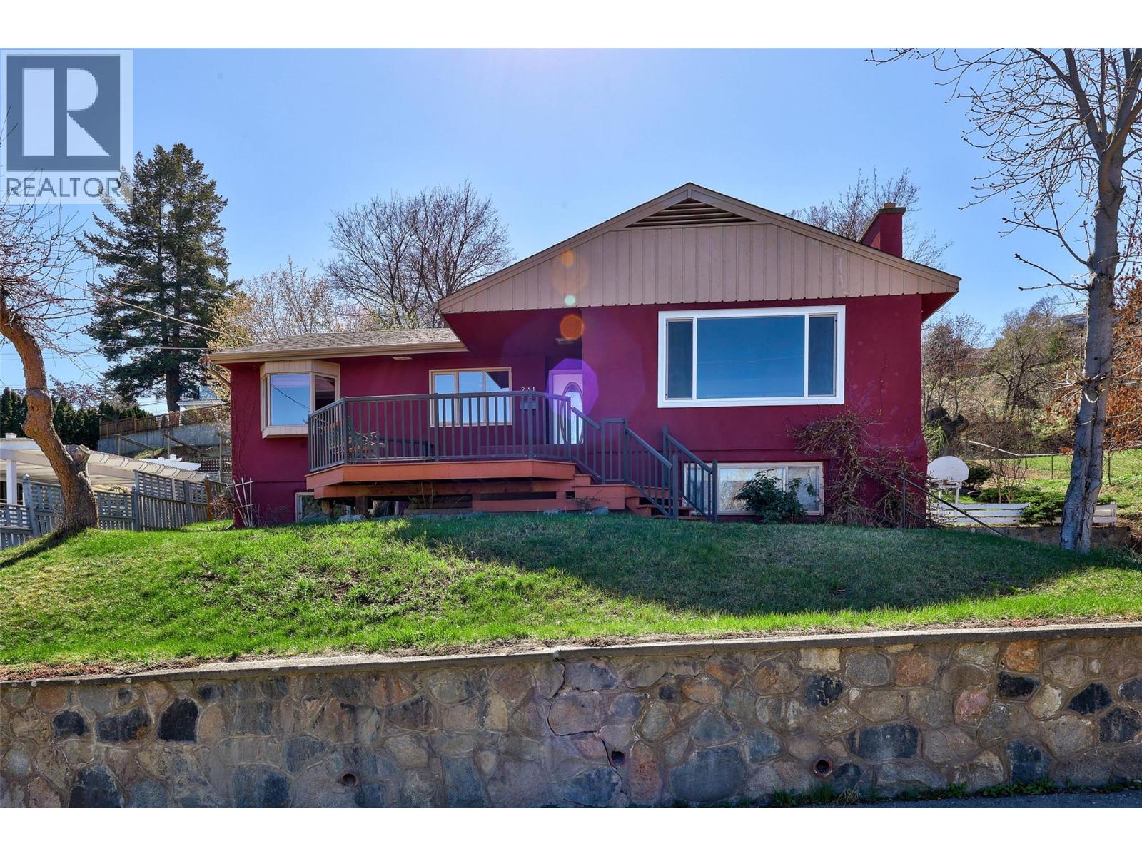 211 Connaught Road, Kamloops, British Columbia  V2C 1G5 - Photo 1 - 10382635