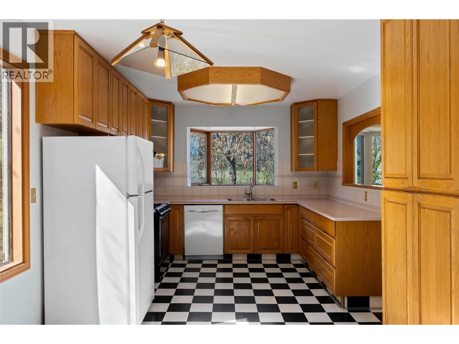 211 Connaught Road, Kamloops, British Columbia  V2C 1G5 - Photo 11 - 10382635