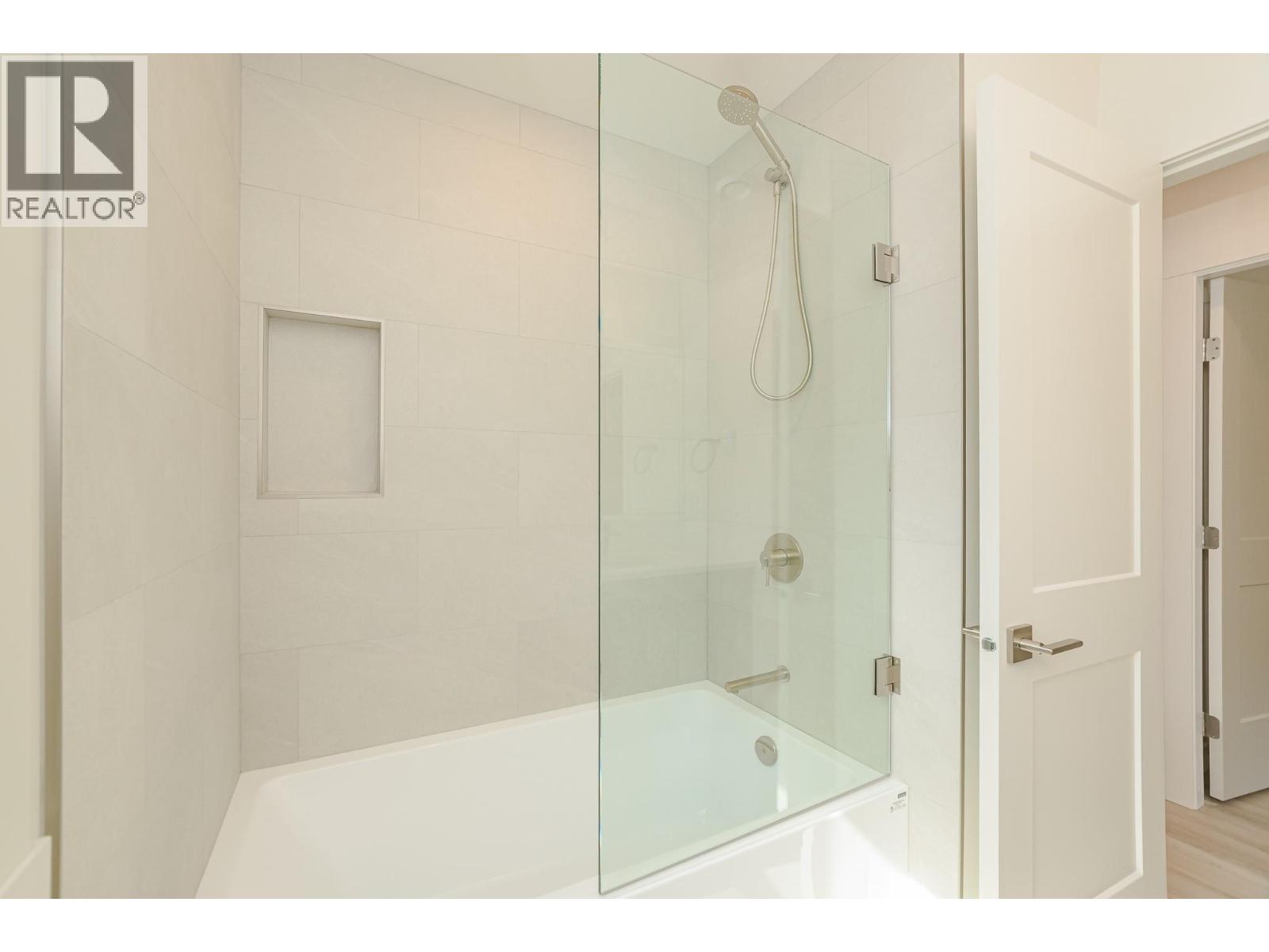 8200 97a Highway Unit# 4, Mara, British Columbia  V0E 2K0 - Photo 27 - 10382771